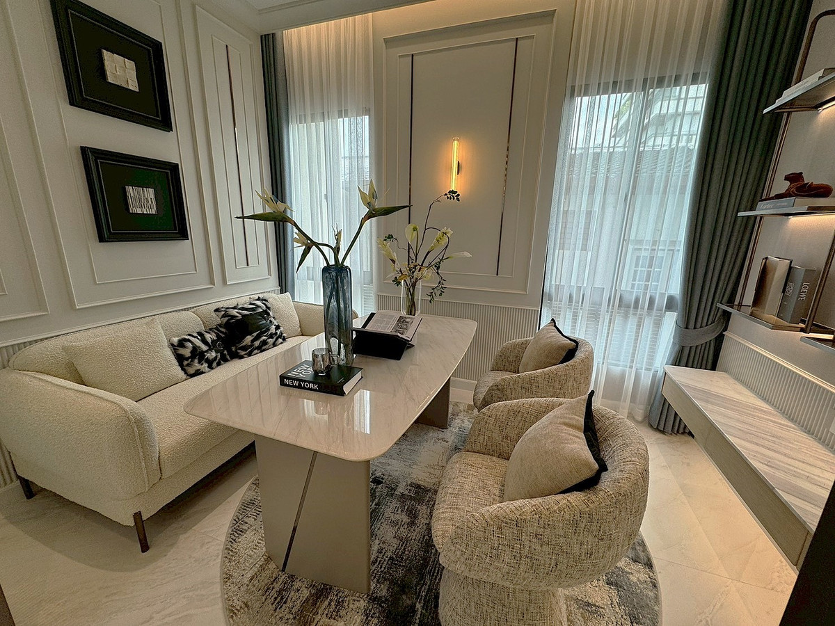 For SaleHouseSukhumvit, Asoke, Thonglor : 🏡 Newly Built 4-Storey Luxury House – Modern Design, Fully Furnished, Ready to Move In – Prime Ekkamai Location ** NO CO-AGENT ** 