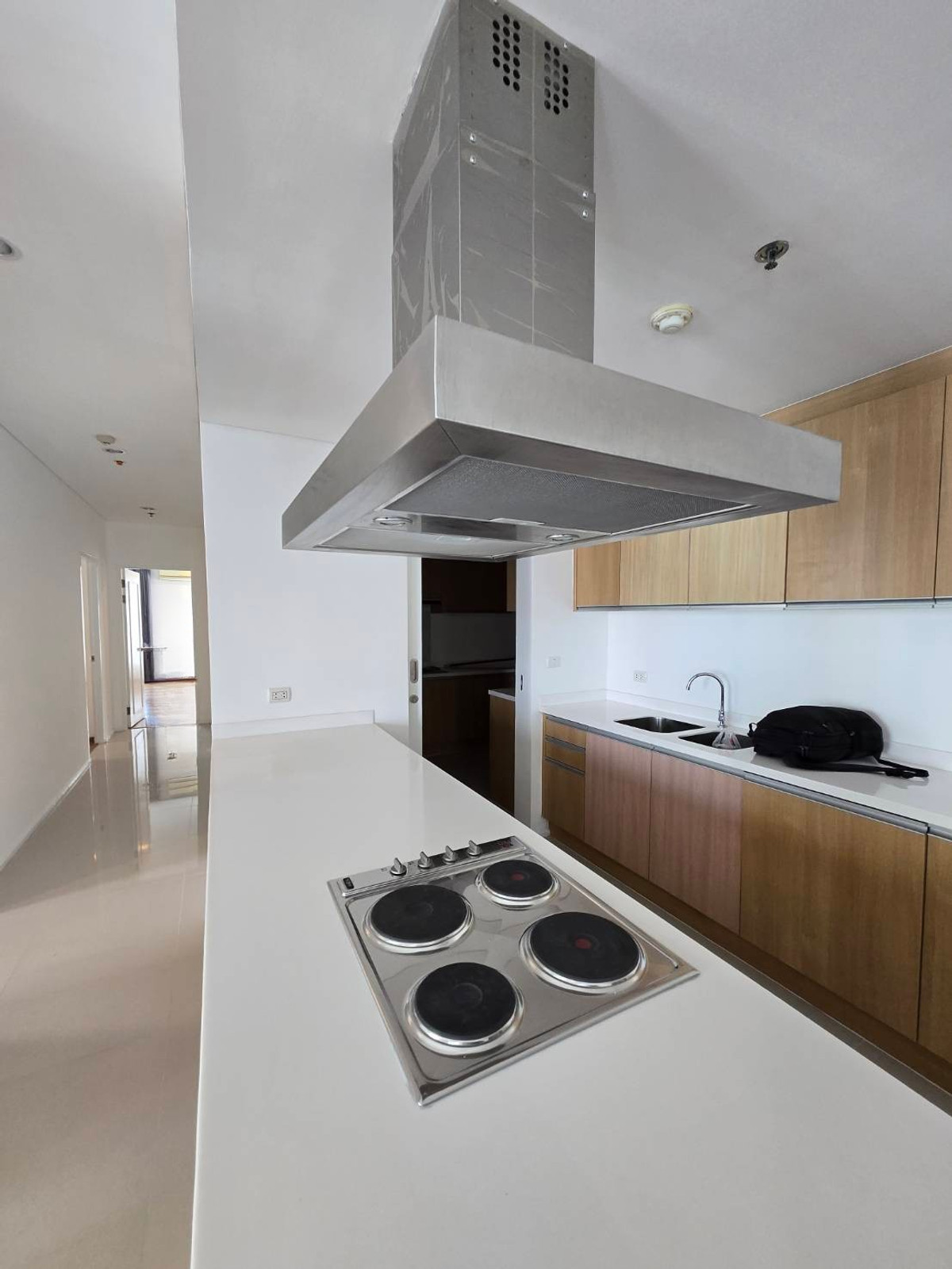 ให้เช่าคอนโดพระราม 9 เพชรบุรีตัดใหม่ RCA : ✨👑 ที่สุดแห่งความยิ่งใหญ่ใจกลางอโศก! ให้เช่า Villa Asoke - เพนต์เฮาส์หรู พื้นที่ 312.80 ตร.ม. พร้อมวิวเมืองสุดอลังการ! 👑✨