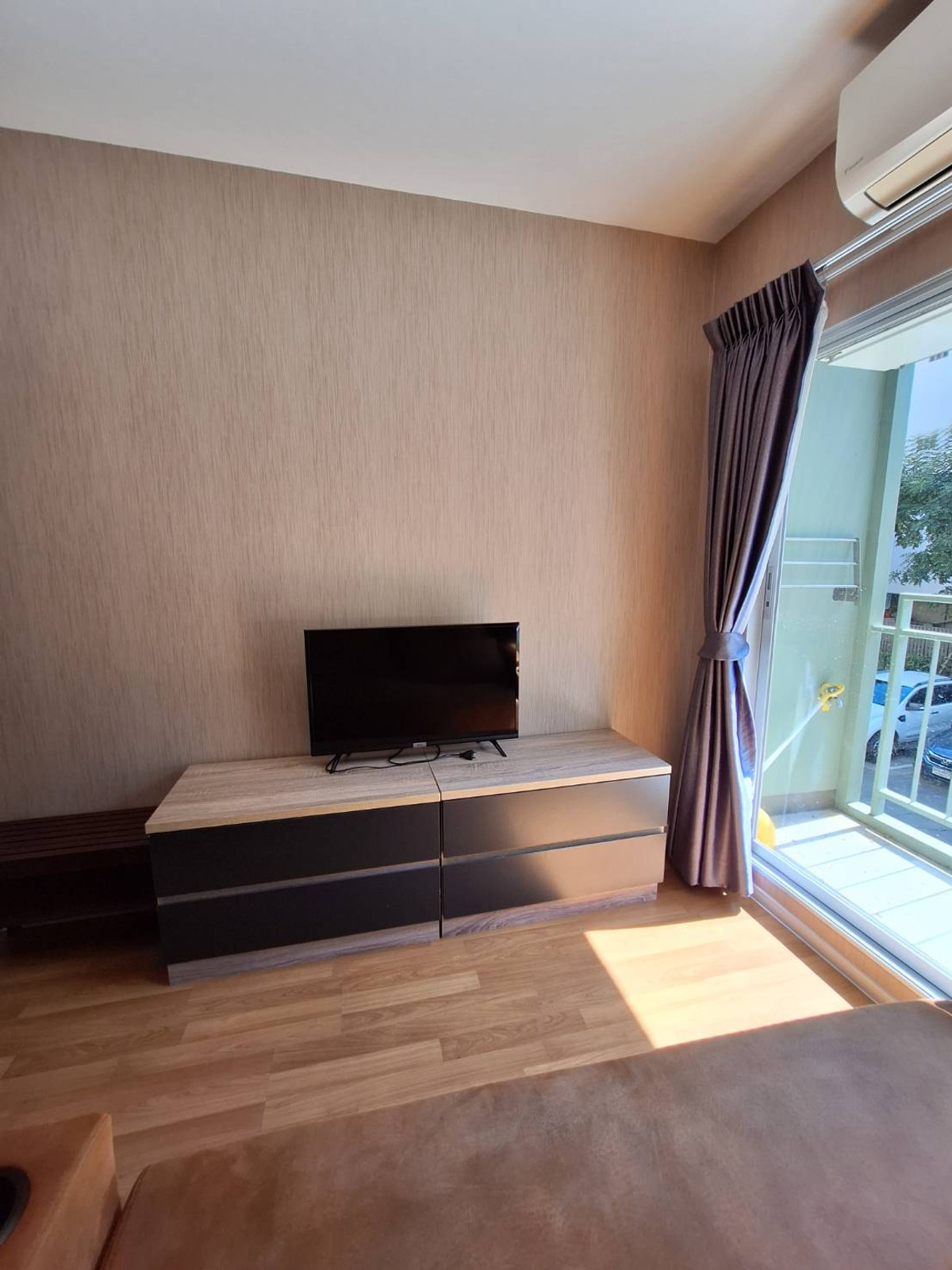 ให้เช่า ห้องน่าอยู่ ตึก B (จำนวนห้องน้อยสุด) ลุมพินีเพลส บางนา กม.3  ใกล้เซ็นทรัลบางนา Loading...