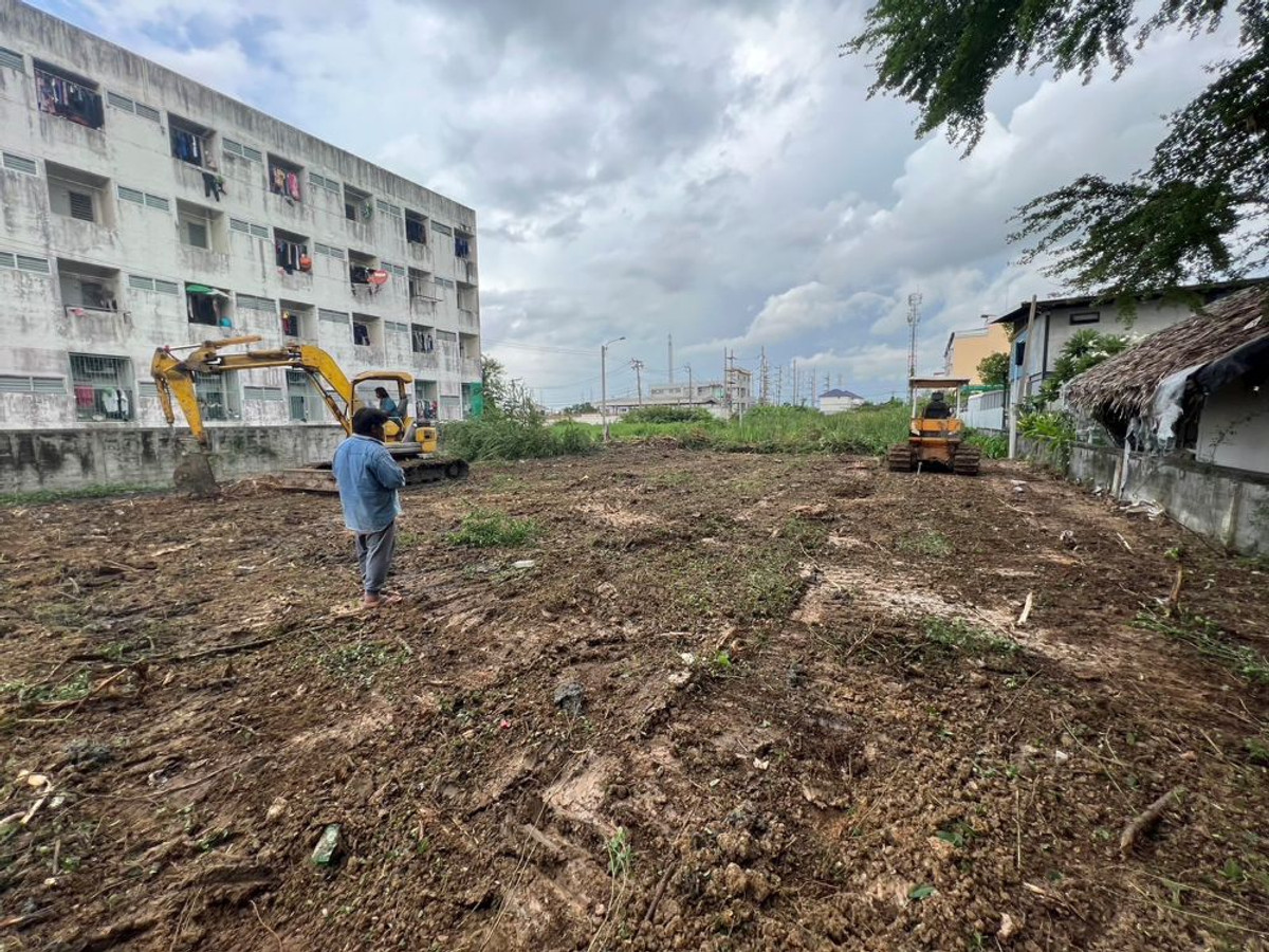 For SaleLandLadkrabang, Suwannaphum Airport : Land for sale, already filled in, size 305 sq m, prime location, Soi Romklao 50, near Suvarnabhumi Airport. (Owner sells it himself)