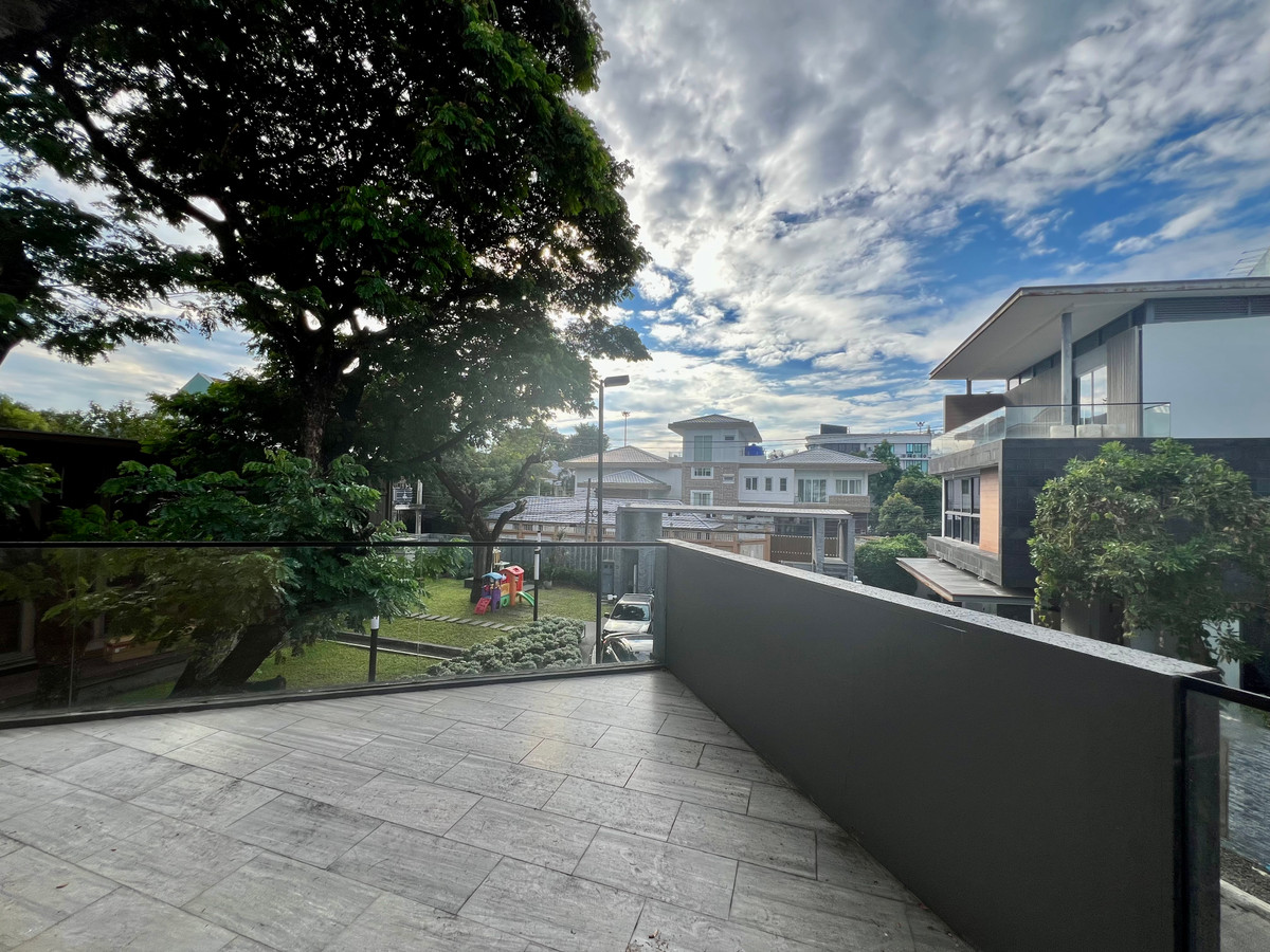 ให้เช่าบ้านเลียบทางด่วนรามอินทรา : ให้เช่าบ้านเดี่ยว 3 ชั้น สไตล์ Pool Villa โครงการ The Honor | บ้านหรูหลังใหญ่ สระว่ายน้ำส่วนตัว ห้องโฮมเธียเตอร์ พร้อมความเป็นส่วนตัวระดับสูง ใกล้ถนนเลียบด่วน เลี้ยงสัตว์ได้