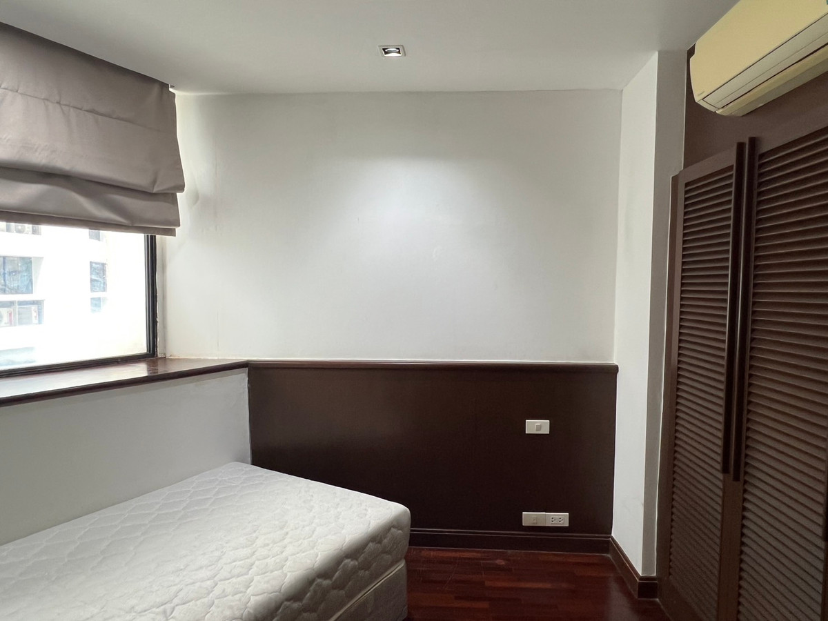 President Park Sukhumvit24 - 3beds 223sqm. 70,000/month Available now Loading...