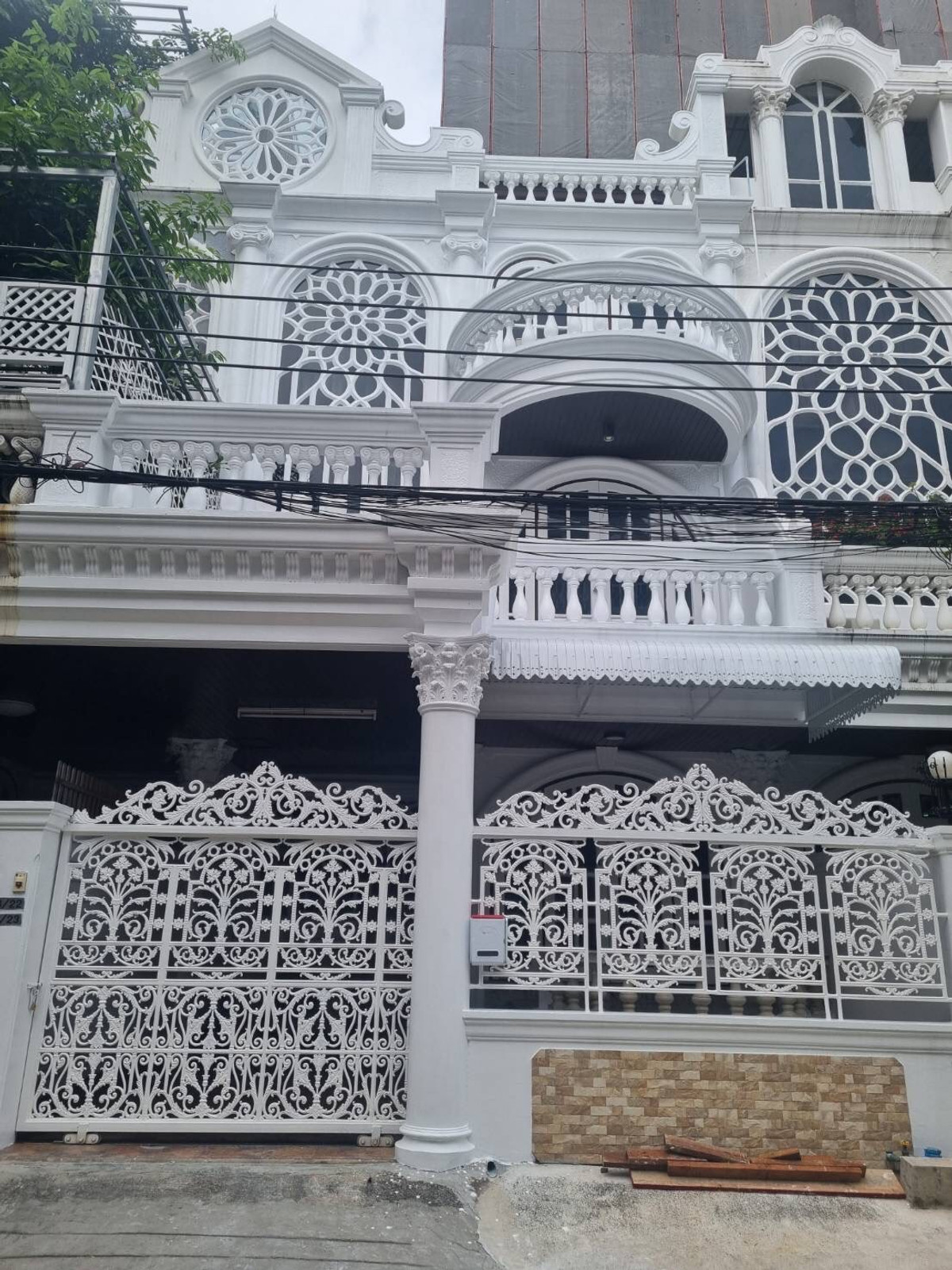 ให้เช่าโฮมออฟฟิศสุขุมวิท อโศก ทองหล่อ : ให้เช่า ทาวน์เฮ้าส์ 4 ชั้น เหมาะพักอาศัย หรือ Home office ย่านเอกมัย 26 ใกล้ ดองกี้ มอลล์ , ทองหล่อ , BTS เอกมัย, BIG C เอกมัย, Major Cinipex , โรงเรียนนานาชาติ เอกมัยอินเตอร์