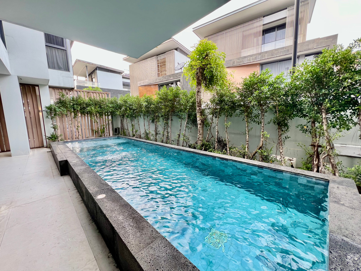 ให้เช่าบ้านเลียบทางด่วนรามอินทรา : ให้เช่าบ้านเดี่ยว 3 ชั้น สไตล์ Pool Villa โครงการ The Honor บ้านหรูหลังใหญ่ สระว่ายน้ำส่วนตัว ห้องโฮมเธียเตอร์ ความเป็นส่วนตัวระดับสูง ทำเลเลียบด่วน เอกมัย–รามอินทรา เลี้ยงสัตว์ได้