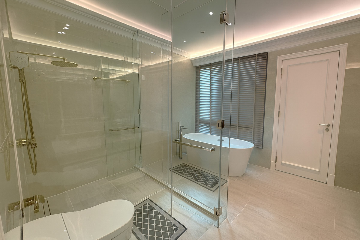 For SaleHouseSukhumvit, Asoke, Thonglor : 🏡 Newly Built 4-Storey Luxury House – Modern Design, Fully Furnished, Ready to Move In – Prime Ekkamai Location ** NO CO-AGENT ** 