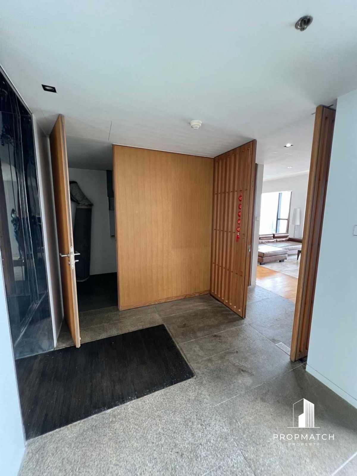 ✨Flash Deal ✨The Met Sathorn( 4Bed 5Bath 194.18SQM.) แต่งครบพร้อมอยู่ !! เพียง 120,000บาทต่อเดือน Tel.0981315848 @propmatch Loading...