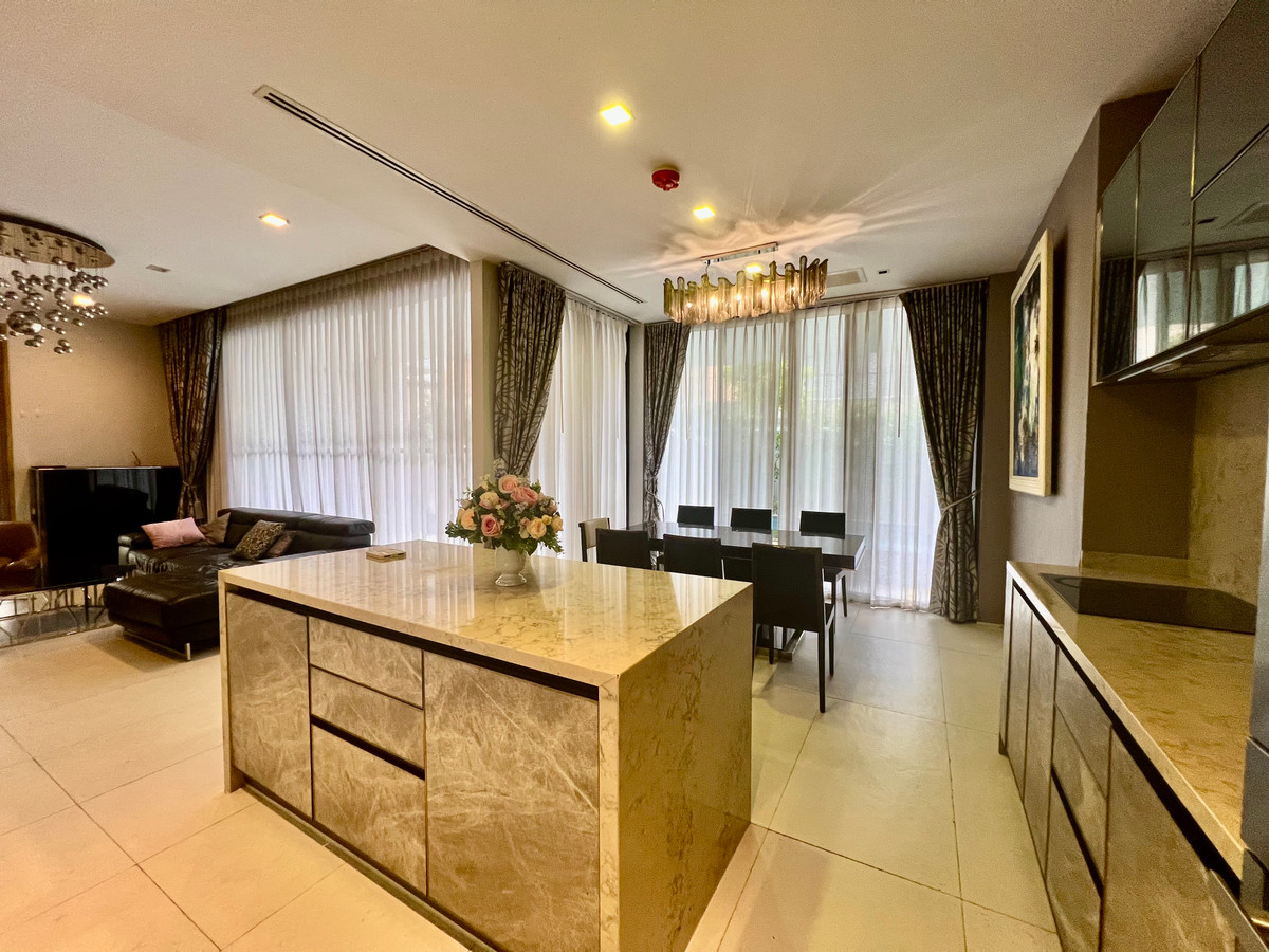 ให้เช่าบ้านเลียบทางด่วนรามอินทรา : ให้เช่าบ้านเดี่ยว 3 ชั้น สไตล์ Pool Villa โครงการ The Honor | บ้านหรูหลังใหญ่ สระว่ายน้ำส่วนตัว ห้องโฮมเธียเตอร์ พร้อมความเป็นส่วนตัวระดับสูง ใกล้ถนนเลียบด่วน เลี้ยงสัตว์ได้