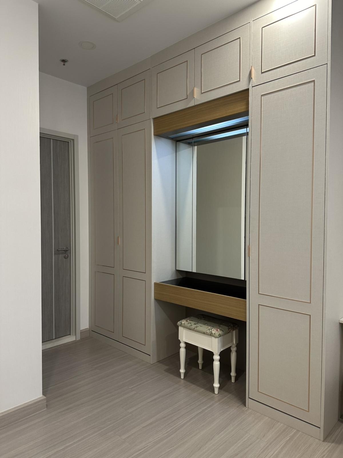 ให้เช่าคอนโดสยาม จุฬา สามย่าน : หรูหรากลางใจสามย่าน! 1 ห้องนอน 42 ตร.ม. พร้อมสระว่ายน้ำและฟิตเนส เช่า 25,000 บาท/เดือน ใกล้ BTS/MRT สามย่าน เดินทางสะดวกสุด