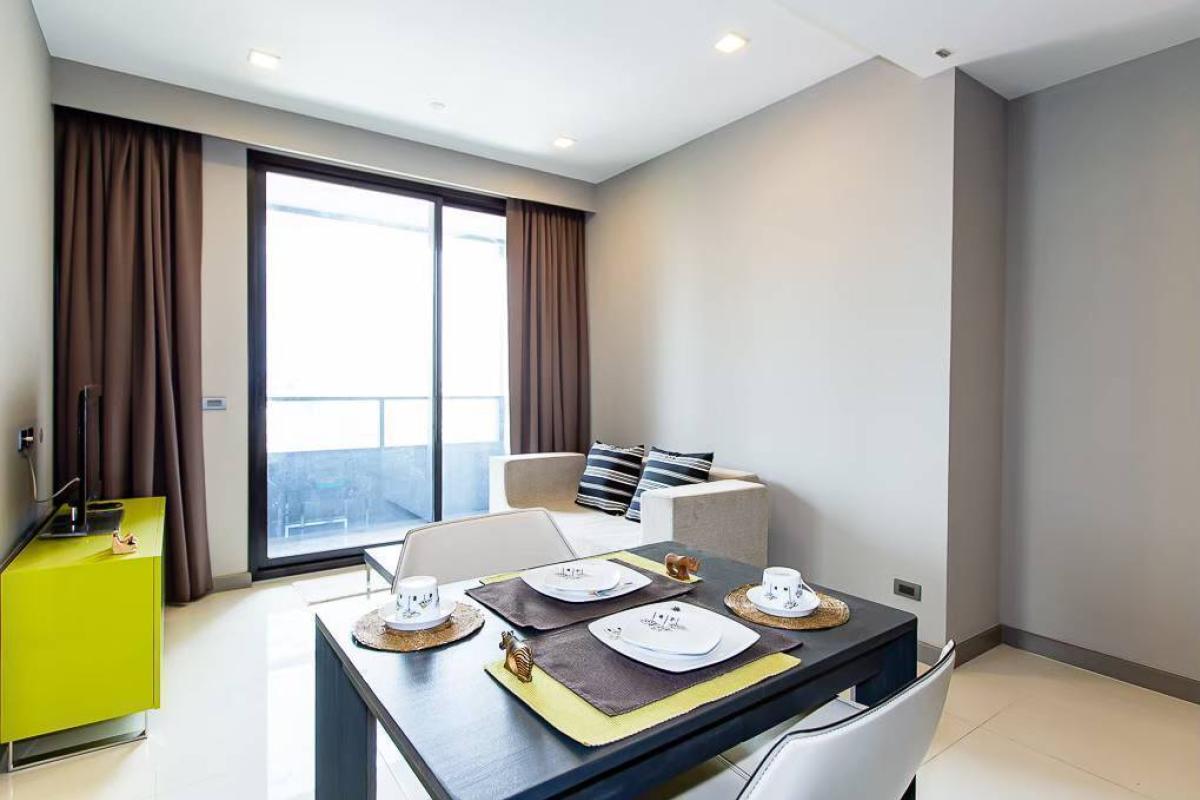 For RentCondoSilom, Saladaeng, Bangrak : Chill in Silom! 1-bedroom condo near BTS Chong NonsiRent for only 40,000 THB/month with complete facilities!