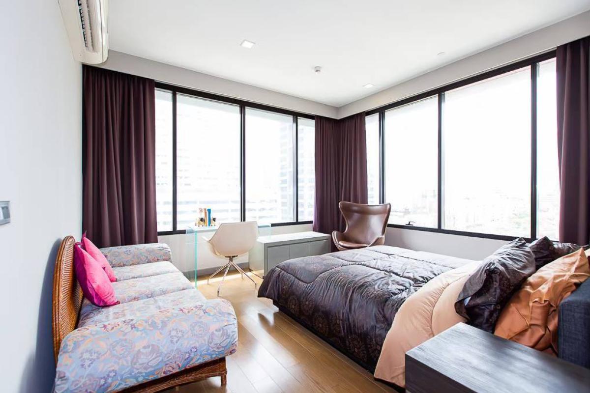 For RentCondoSilom, Saladaeng, Bangrak : Chill in Silom! 1-bedroom condo near BTS Chong NonsiRent for only 40,000 THB/month with complete facilities!