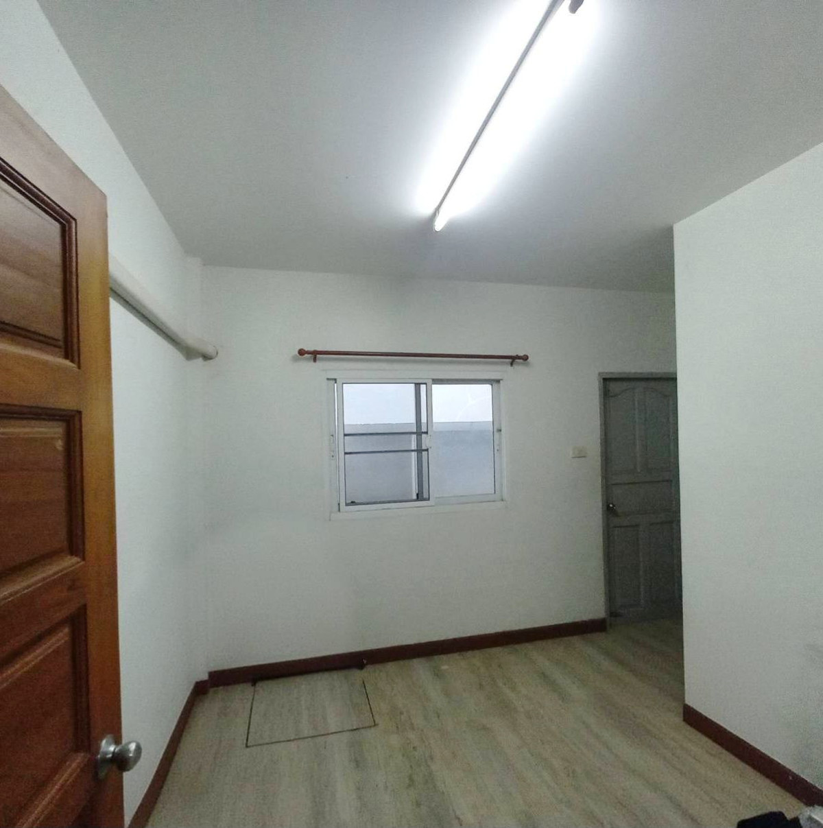 Townhome for Sale – Ban Koh Soi 3, Mueang Nakhon Ratchasima Land size 23.6 sq.wah | Located in the “Ban Koh” community near Central Korat and Ban Koh Night Market. Ideal for both residential living and small business use — convenient city location Loading...