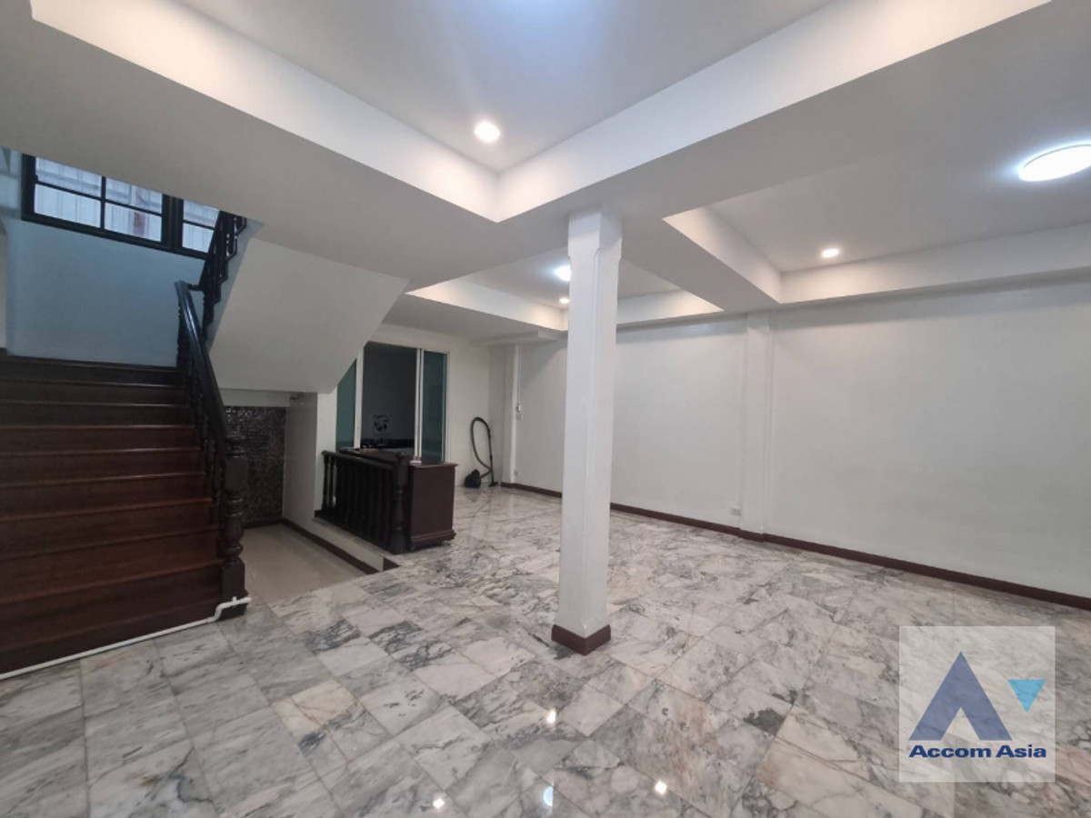 ðžAccomAð― Pet friendly 4 Bedrooms House for Rent in Sukhumvit, Bangkok near BTS Ekkamai at Ekkamai Villas (2520692) Loading...