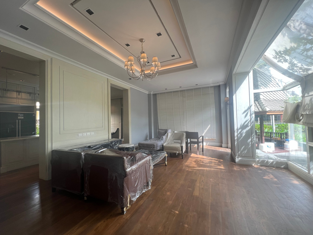 For SaleHouseKaset Nawamin,Ladplakao : Luxurious 5 bedroom house along Ramintra Expressway, ready to decorate, next to the lake.