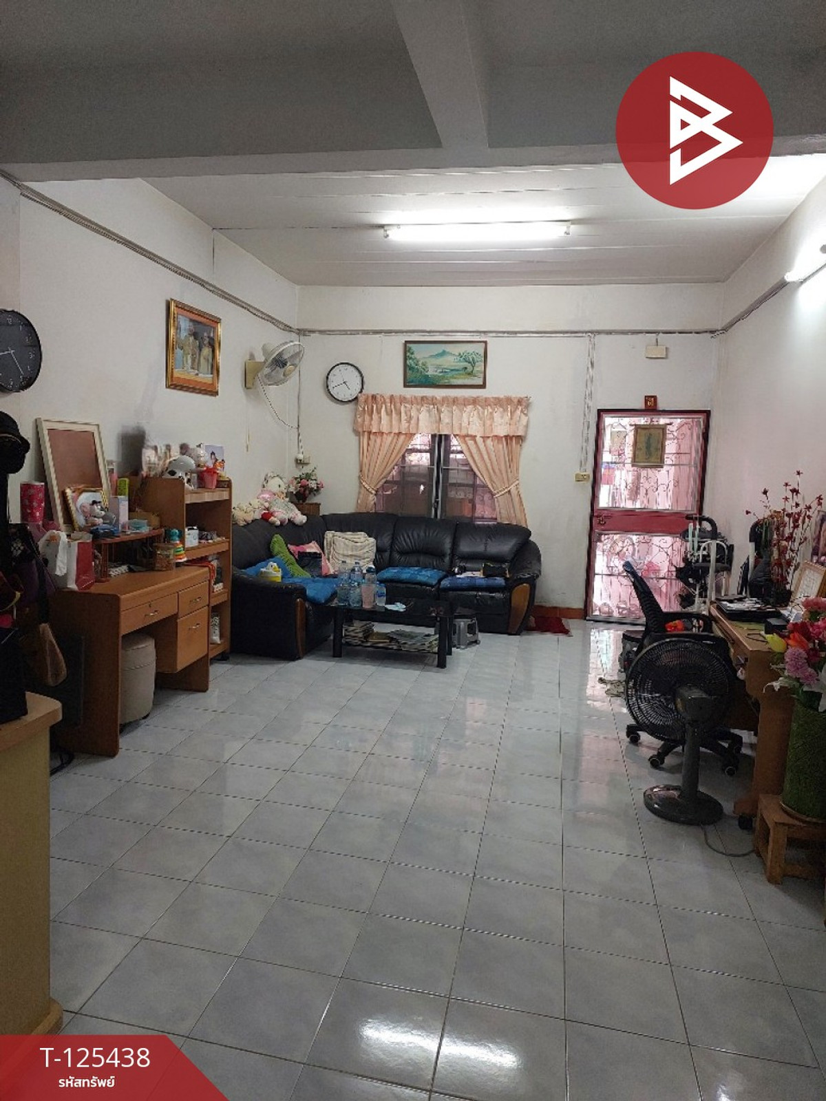 Townhouse for sale Fueang Fa Villa 2 Village, Thepharak, Samut Prakan, ready to move in. Loading...