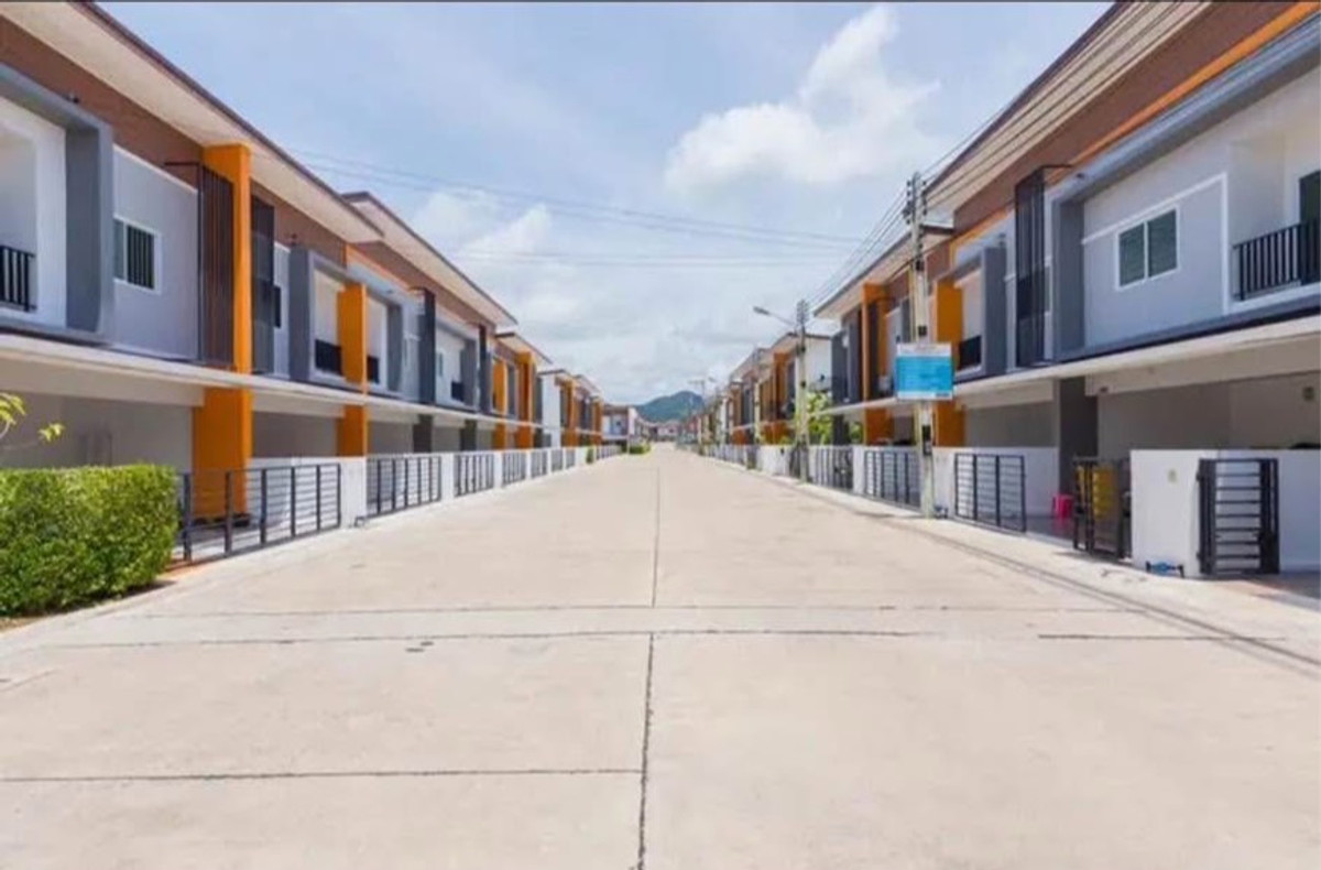 For SaleTownhomeSriracha Laem Chabang Ban Bueng : Townhome Maneerin Modern Home Bangphra / 3 Bedrooms (FOR SALE), Maneerin Modern Home Bangphra / Townhome 3 Bedrooms (FOR SALE) YEAN035