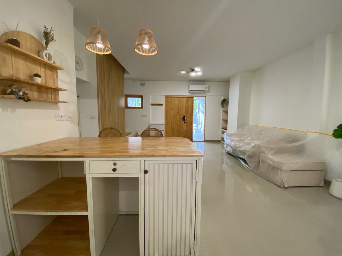 ขายทาวน์โฮม 2 ชั้น สไตล์มินิมอล เดอะทรัสต์ ทาวน์ ราชพฤกษ์-รัตนาธิเบศร์ ติดถนนใหญ่ หน้าบ้านวิวสวน ของแถมจัดเต็ม ต่อเติมครบ พร้อมอยู่ Loading...