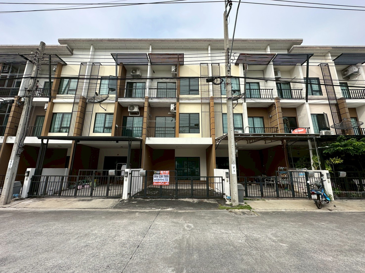 For SaleTownhomeSamut Prakan,Samrong : 3-story townhome for sale, Casa City Sukhumvit Village, next to Sukhumvit Road - Srinakarin Intersection.