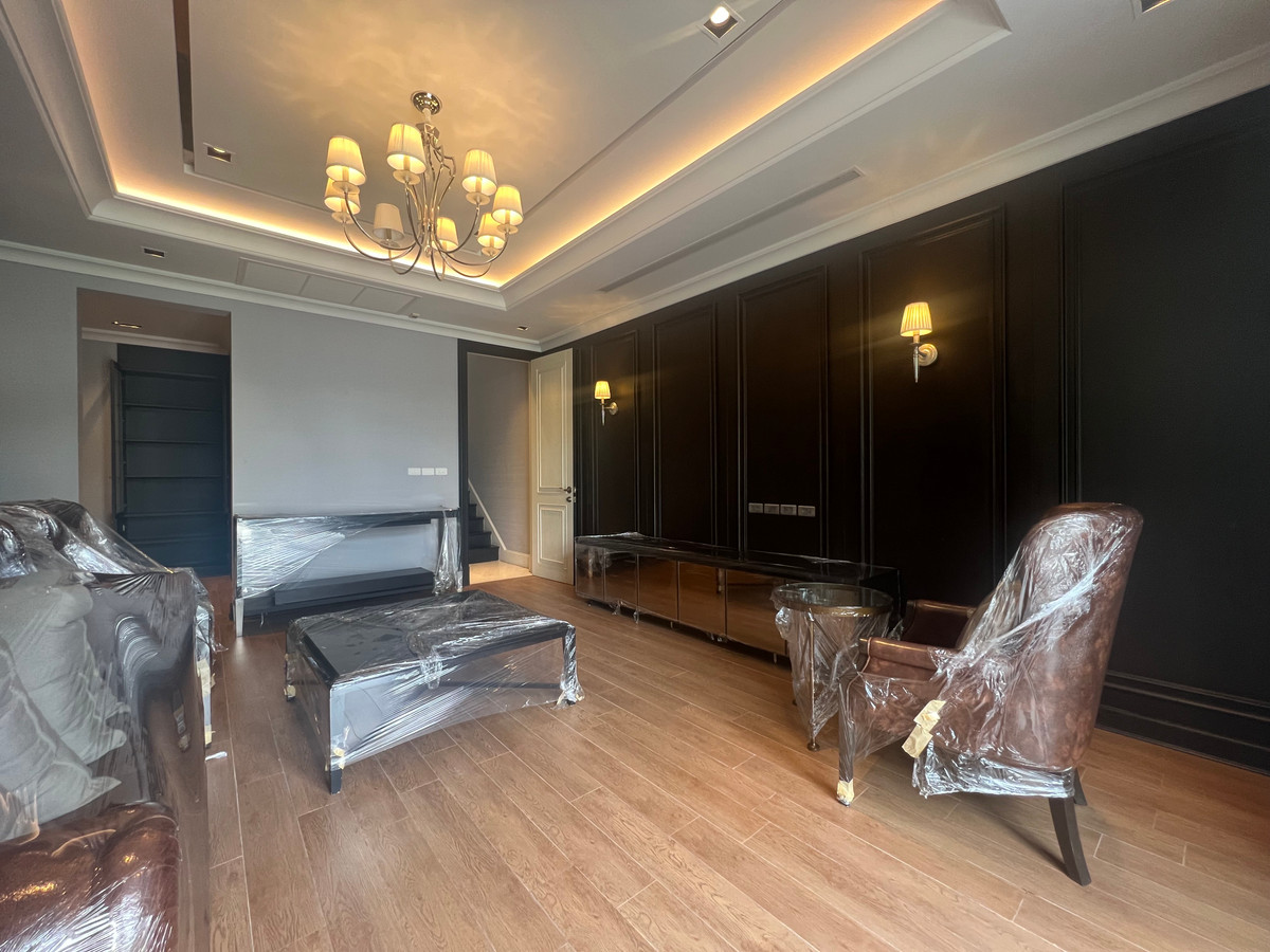 For SaleHouseKaset Nawamin,Ladplakao : Luxurious 5 bedroom house along Ramintra Expressway, ready to decorate, next to the lake.