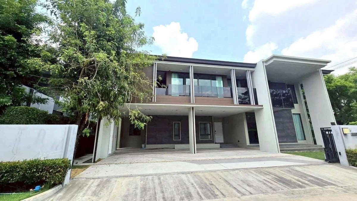 For RentHousePattanakan, Srinakarin : Large detached house for rent, Setthasiri 2, Krungthep Kreetha, first hand, land size 114 sq m, area 450 sq m, 5 bedrooms, 4 parking spaces, price 350,000 baht.