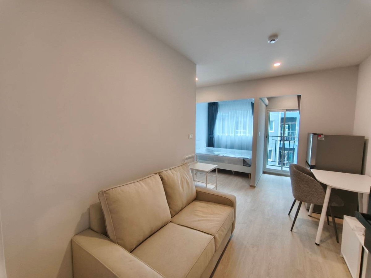 Interested in renting... you can talk to us. Earn Amata Nakorn Project. New room out of the box. Everything is new. The building is finished, ready to transfer, ready to move in, ready to invest, near Amata Nakorn Industrial Estate, only 3 km.* to Robinso Loading...