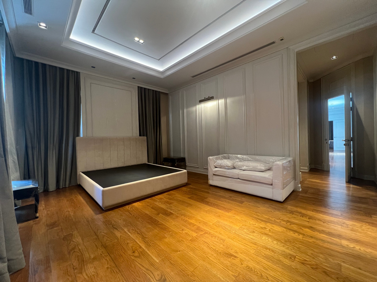 For SaleHouseKaset Nawamin,Ladplakao : Luxurious 5 bedroom house along Ramintra Expressway, ready to decorate, next to the lake.