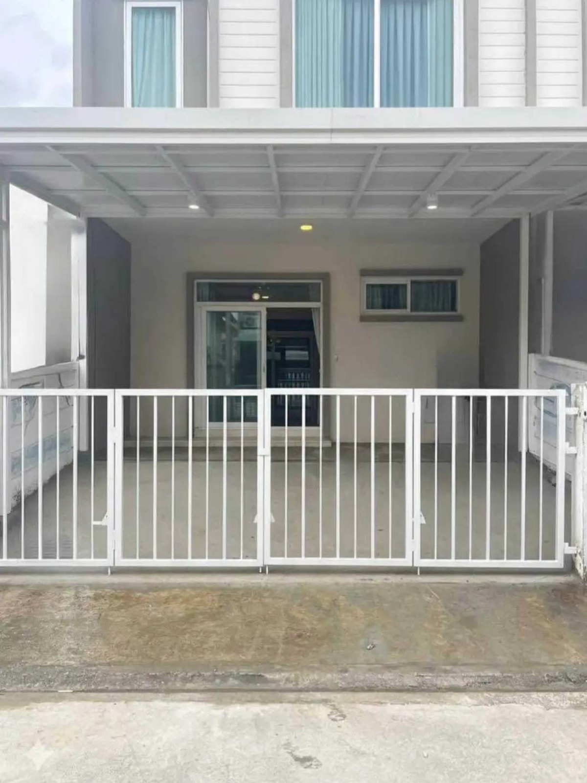 ให้เช่าทาวน์โฮมสมุทรปราการ สำโรง : ให้เช่า ทาวน์โฮม 2 ชััน ม.คิวดิสทริค กัสโต้ ซ.กิ่งแก้ว37/5 บ้านสวย เฟอร์นิเจอร์ครบ พร้อมอยู่ ราคา 15,000 บาท