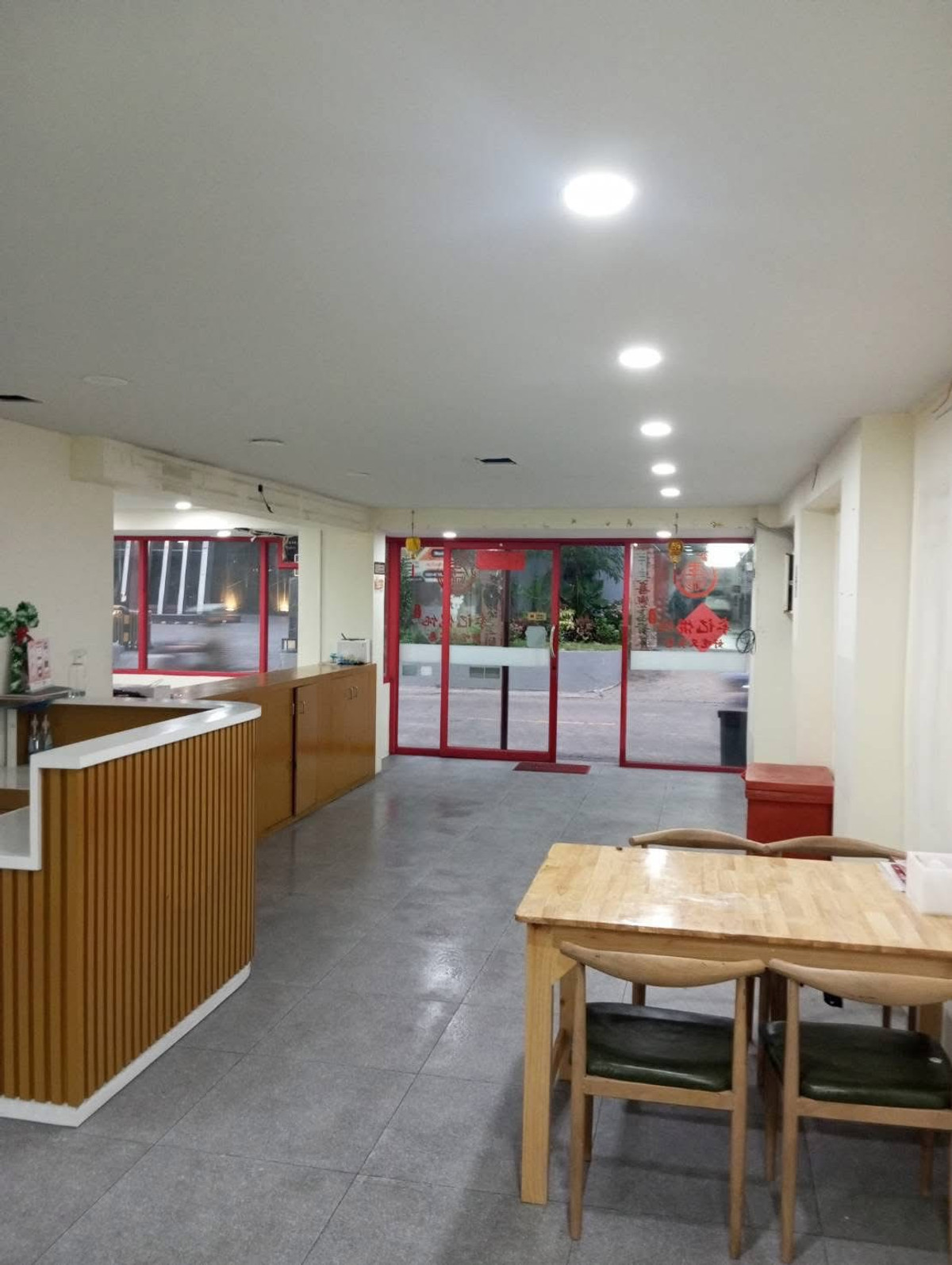 💥 ตึกแถวทำเลทอง ใจกลางรัชดา – พร้อมเปิดร้านได้ทันที 💥 📍 อยู่ในรัชดาซอย 7 ห่างจากถนนรัชดาภิเษกเพียง 500 เมตร! ทำเลทองที่สายค้าขาย–นักลงทุนต้องไม่พลาด! พื้นที่ขนาดใหญ่ 2 คูหา (30 ตร.ว.) 3 ชั้นเต็ม พื้นที่ใช้สอยคุ้มสุด ๆ 💼 Loading...