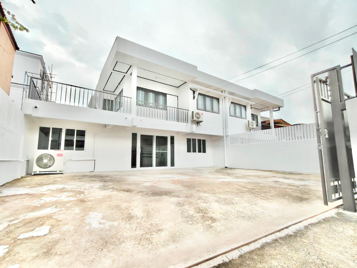 ให้เช่าโฮมออฟฟิศโชคชัย4 ลาดพร้าว71 : ให้เช่าบ้าน 2 ชั้น / Home Office   รีโนเวท ใหม่ทั้งหลัง✨ ทำเลดี แหล่งชุมชน ย่านลาดพร้าว