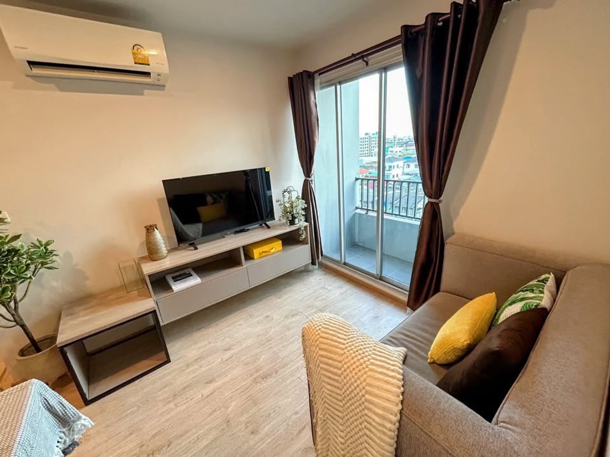 2 bedroom condo, beautiful view, 7th floor, Elio Del Moss project (Phahonyothin 34)  near BTS Senanikom + Kasetsart University, full of food, nice alley, very good room condition. The previous owner lived here and took excellent care of it. Loading...