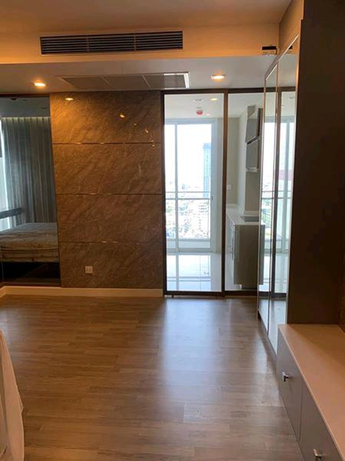 🏙️ For Rent: The Room Sathorn – Thanon Pun Loading...