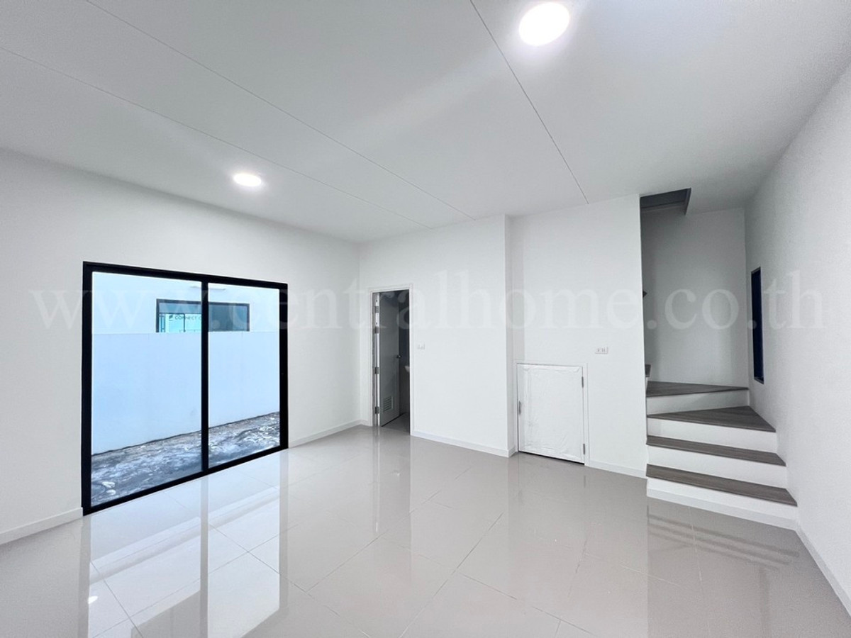 ทาวน์เฮ้าส์ เดอะคอนเนค 55 กรุงเทพ - ปทุมธานี 2 บ้านสวย พร้อมอยู่ Loading...