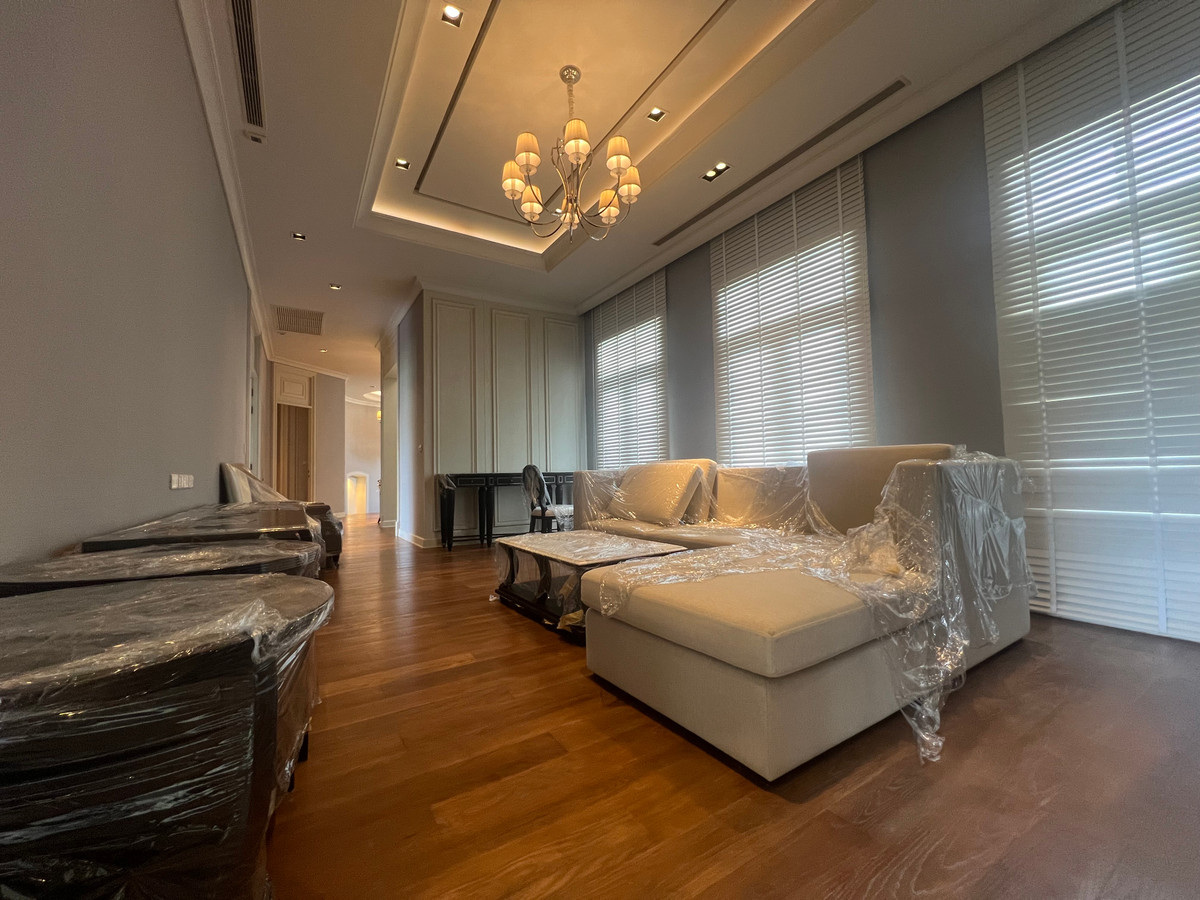 For SaleHouseKaset Nawamin,Ladplakao : Luxurious 5 bedroom house along Ramintra Expressway, ready to decorate, next to the lake.