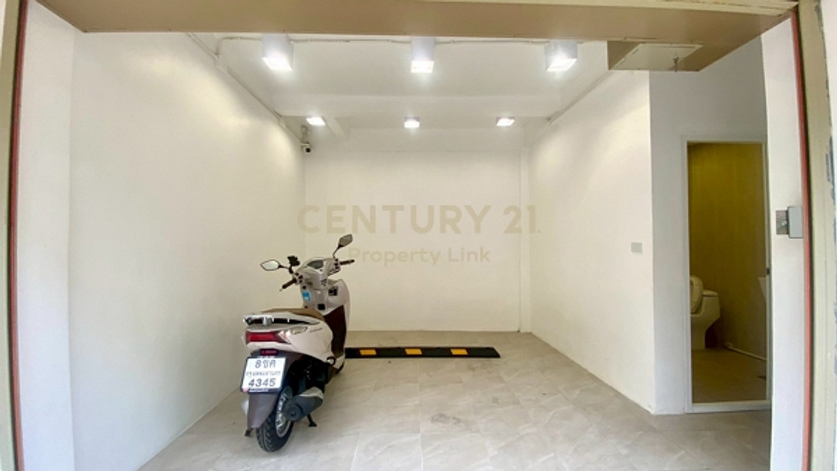 บ้านมุมหลังแต่งสวย 3 ชั้น พร้อมอยู่ สไตล์โมเดล – ซอยจันทน์ 32 ขนาด 15 ตร.ว. ใกล้ BTS สุรศักดิ์ เพียง 400 เมตร No.62-HH-68044 Loading...