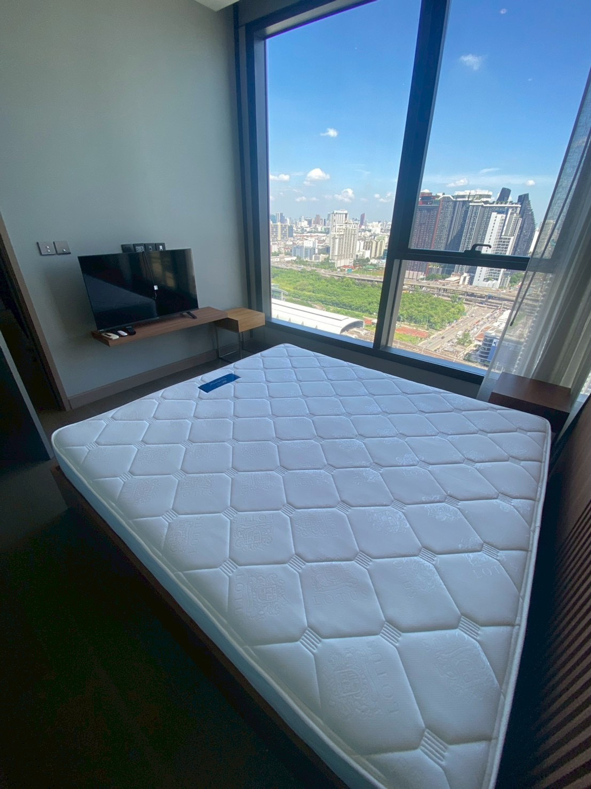 ขายคอนโดพระราม 9 เพชรบุรีตัดใหม่ RCA : FQ ขายคอนโด The Esse at Singha Complex ราคา 11,500,000 บาท [HJs251001]