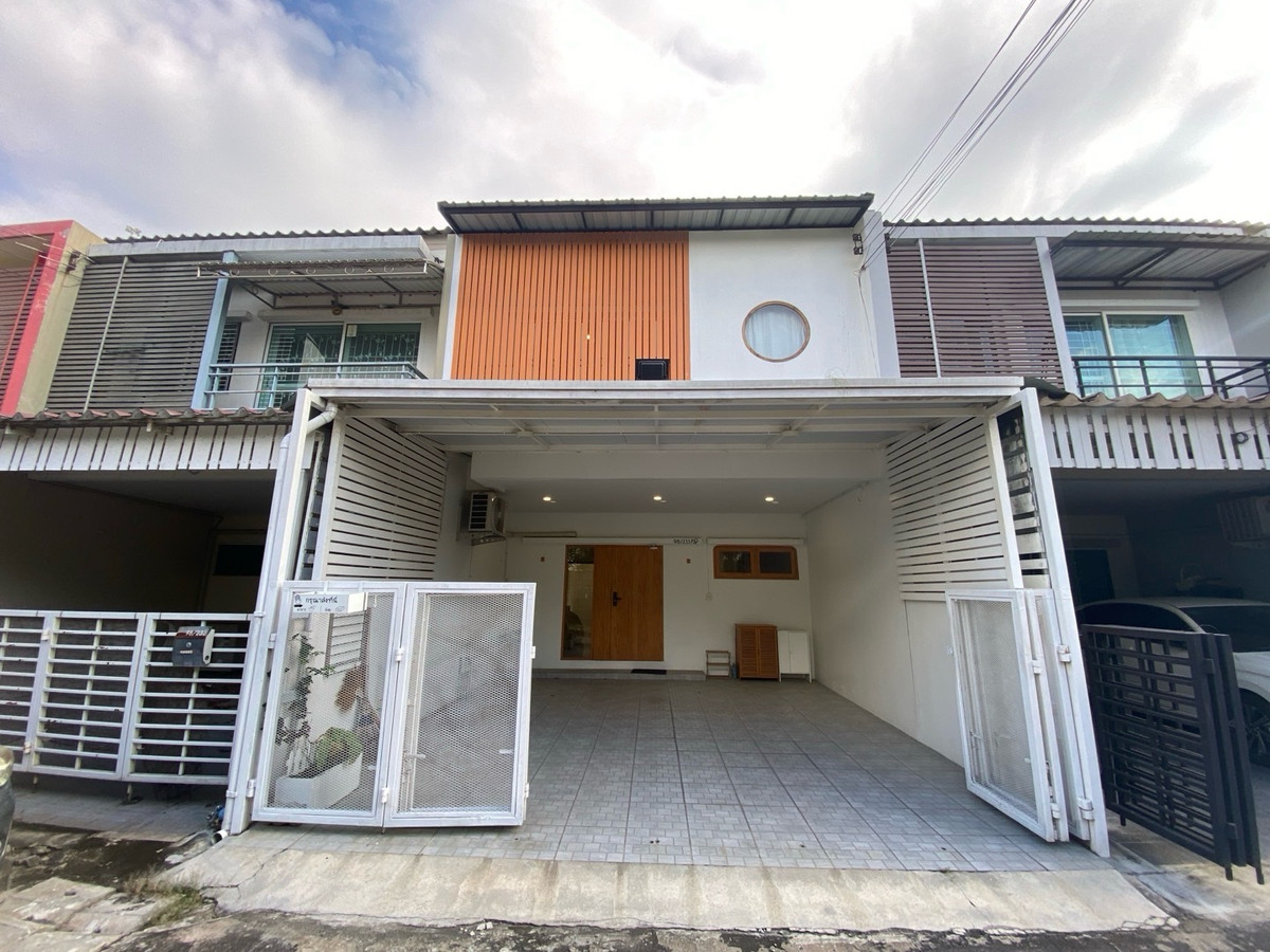 ขายทาวน์โฮมพระราม 5 ราชพฤกษ์ บางกรวย : ขายทาวน์โฮม 2 ชั้น สไตล์มินิมอล เดอะทรัสต์ ทาวน์ ราชพฤกษ์-รัตนาธิเบศร์ ติดถนนใหญ่ หน้าบ้านวิวสวน ของแถมจัดเต็ม ต่อเติมครบ พร้อมอยู่