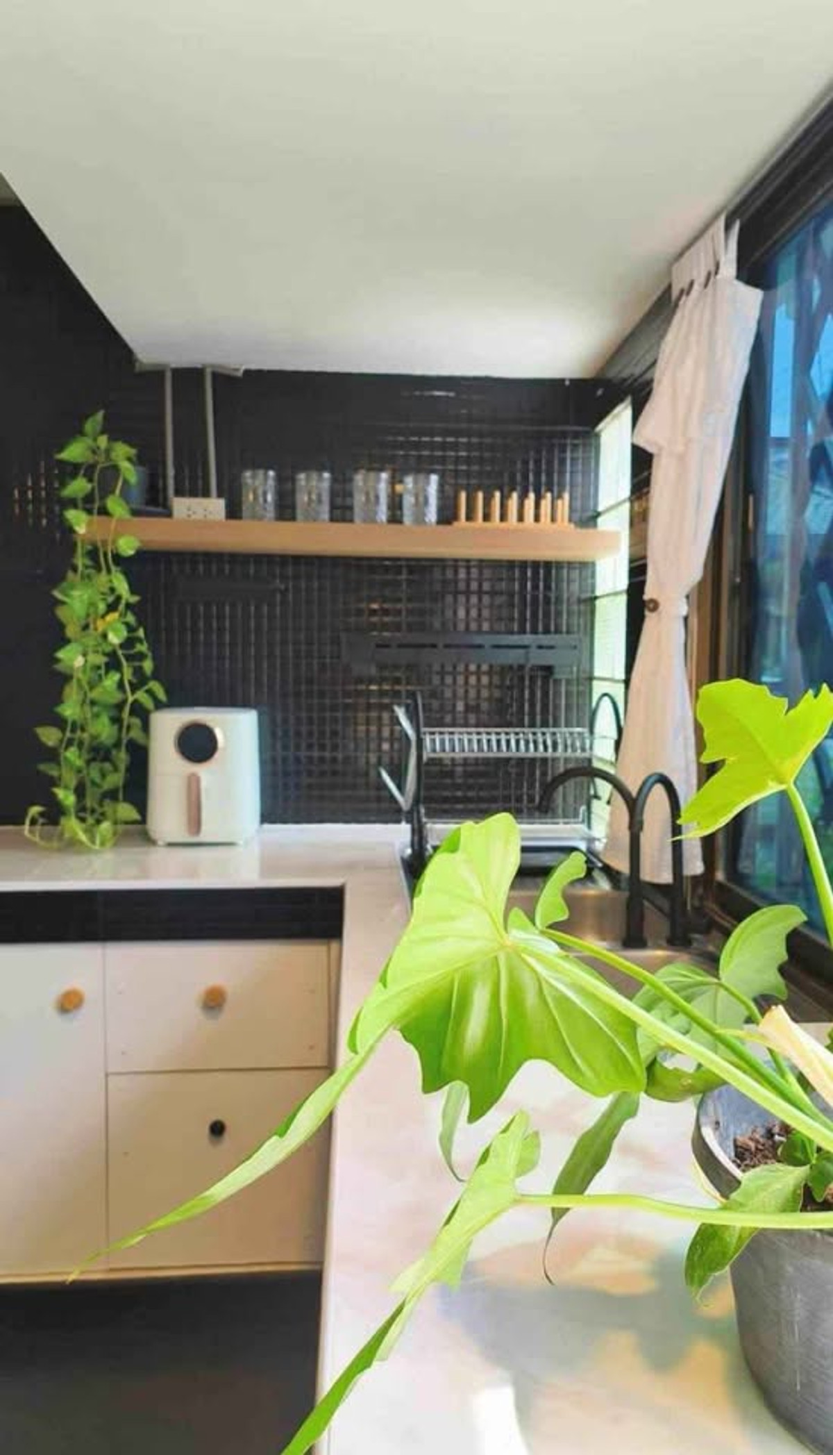 บ้าน ทำเลดี พร้อมเฟอร์นิเจอร์ ตกแต่งสวยงาม ให้เช่า ย่านเพชรบุรี-ประตูน้ำ ใกล้BTS ชิดลม  Loading...