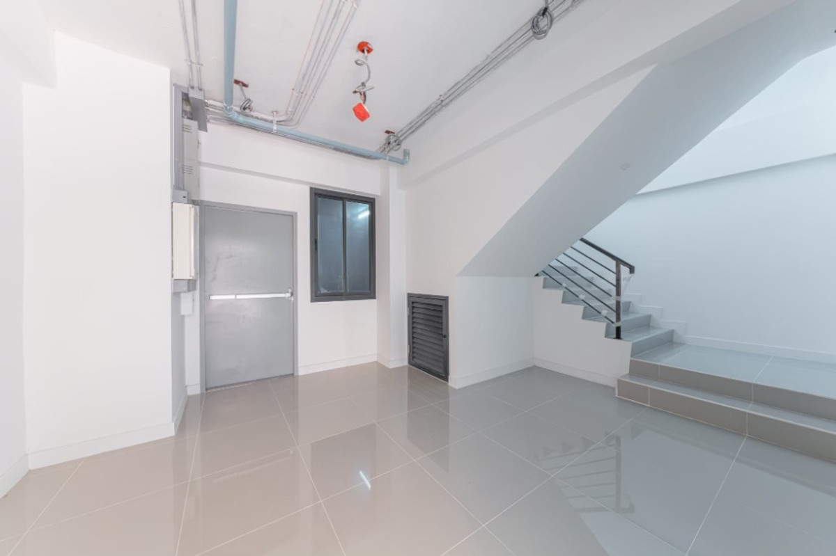 ขายโฮมออฟฟิศพระราม 9 เพชรบุรีตัดใหม่ RCA : Town Villa IDEO Rama9 – Asoke  เดินเพียง 400 ม. ถึง MRT พระราม 9 / ใกล้ Central พระราม 9 Town Villa ระดับ Luxury บนทำเลย่าน New-CBD รายล้อมด้วยอาคารสำนักงาน, แหล่งไลฟ์สไตล์, และคอมมูนิตี้หนาแน่นที่สุดของกรุงเทพฯ 