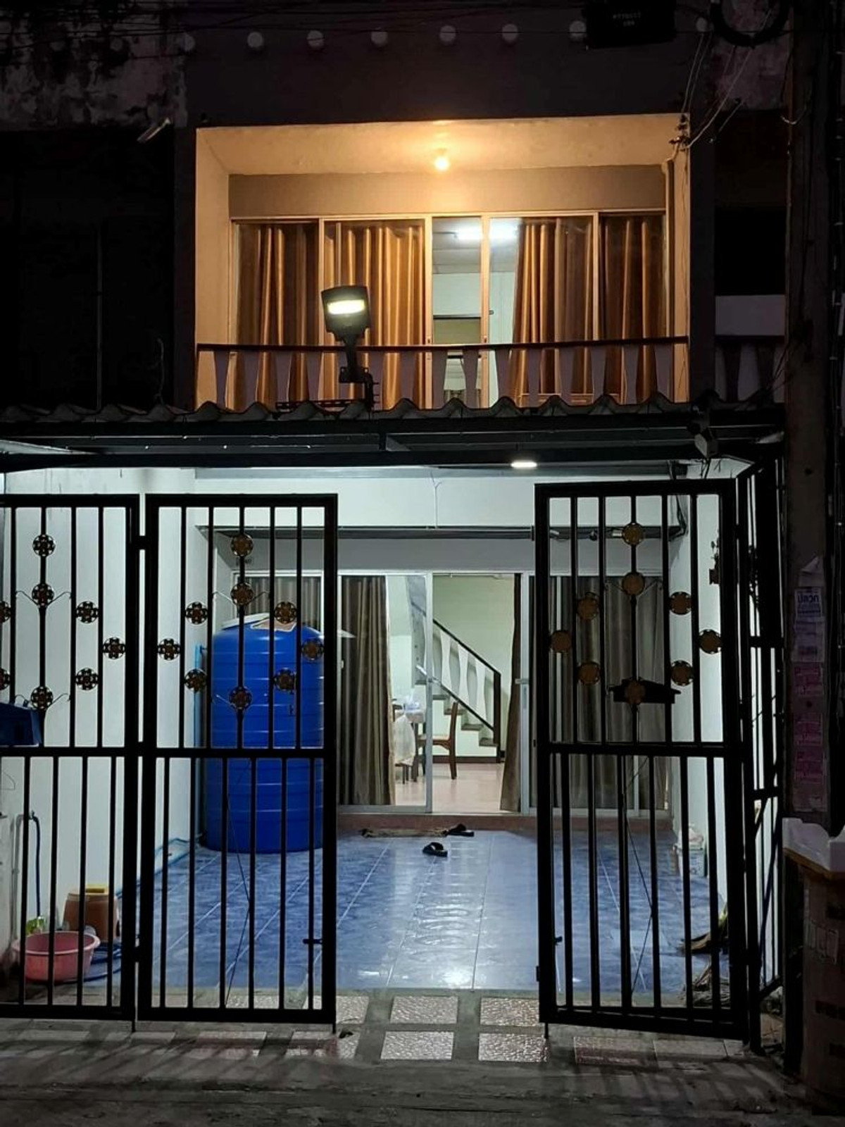 ให้เช่าทาวน์โฮม 2 ชั้น หมู่บ้านเปรมปรีดิ์ คลอง 2 ธัญบุรี รังสิต - นครนายก 54 18 ตร.ว ใกล้ฟิวเจอร์พาร์รังสิต Loading...