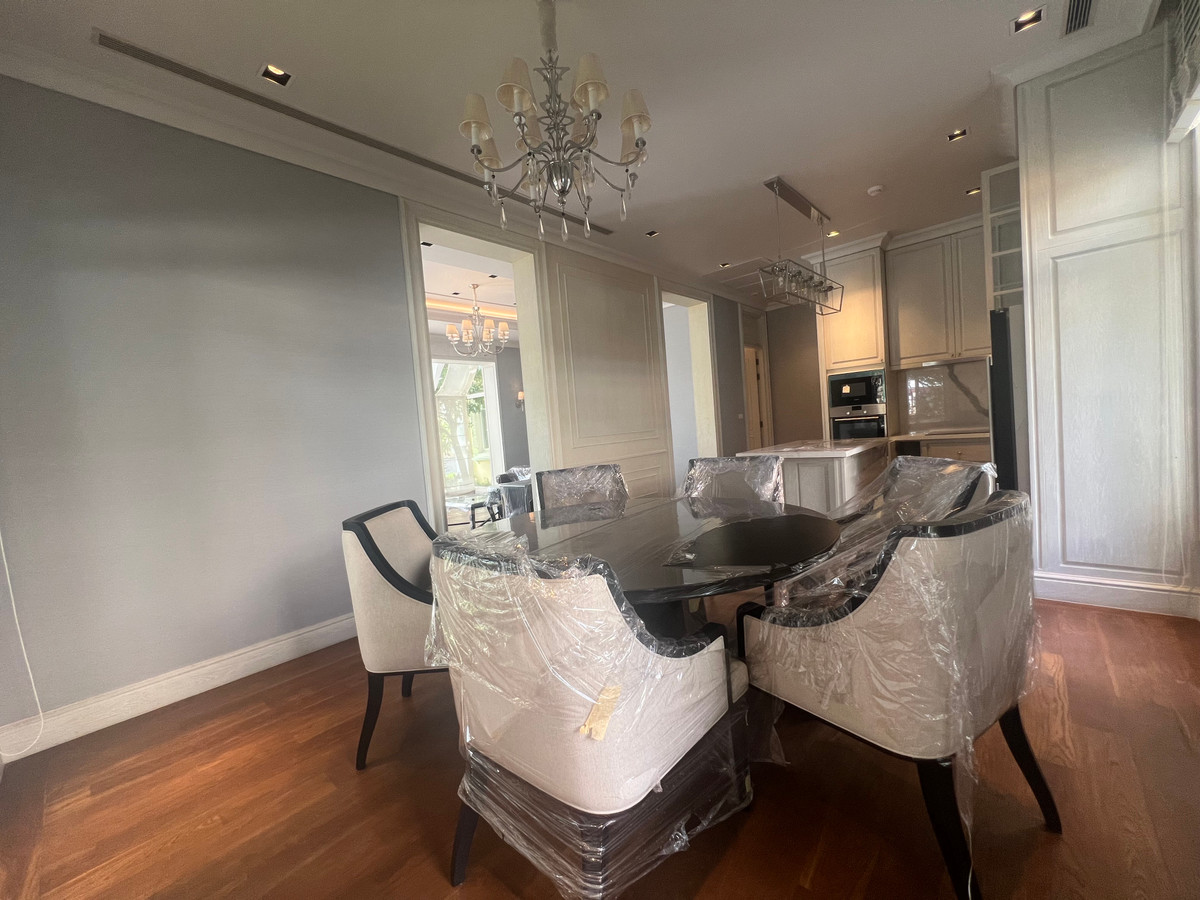 For SaleHouseKaset Nawamin,Ladplakao : Luxurious 5 bedroom house along Ramintra Expressway, ready to decorate, next to the lake.