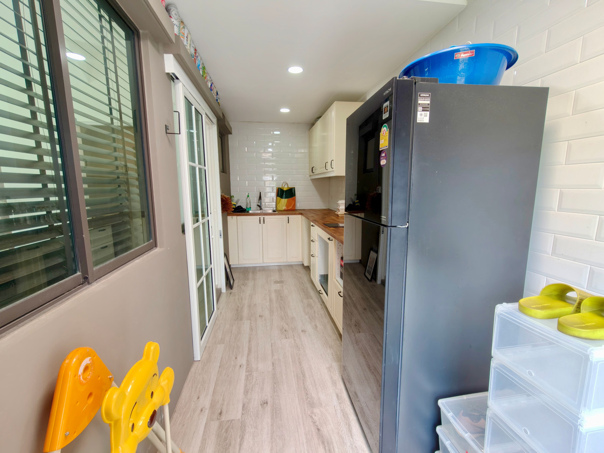 ทาวน์โฮม หมู่บ้าน แกรนด์ พลีโน่ ราชพฤกษ์ 🏡 หลังริม มีพื้นที่สนามข้างบ้าน + สนามส่วนกลาง Loading...