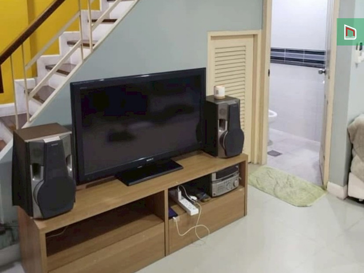 Townhome The Living Rangsit Tiwanon, 22 sq m, 3 bedrooms, 3 bathrooms, 1.8 million, partially furnished, convenient travel. Loading...