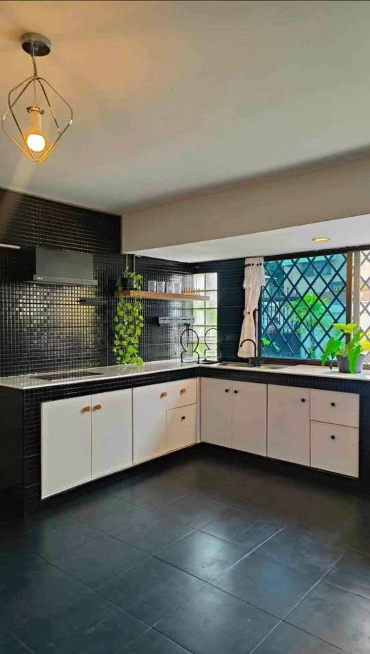 บ้าน ทำเลดี พร้อมเฟอร์นิเจอร์ ตกแต่งสวยงาม ให้เช่า ย่านเพชรบุรี-ประตูน้ำ ใกล้BTS ชิดลม  Loading...