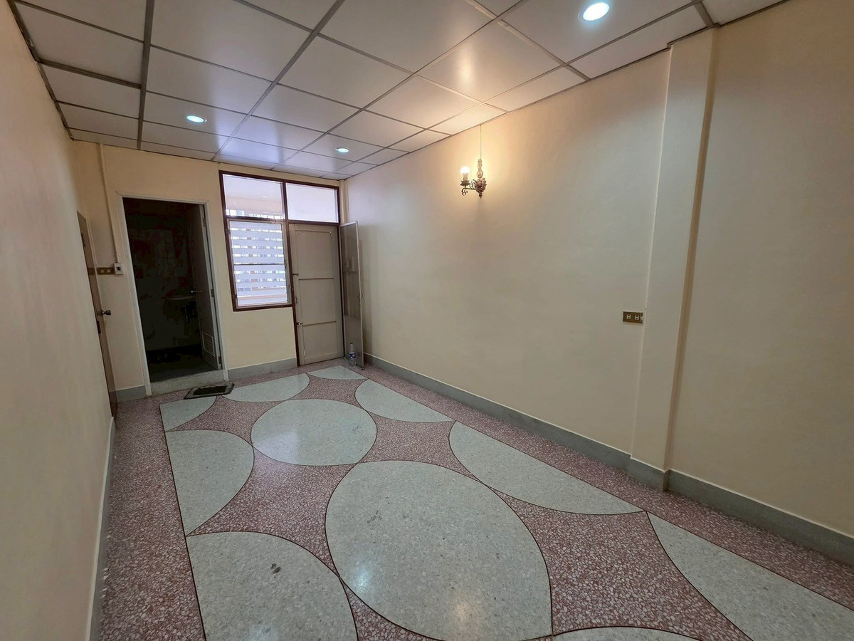 🏠 Townhouse for rent  Loading...