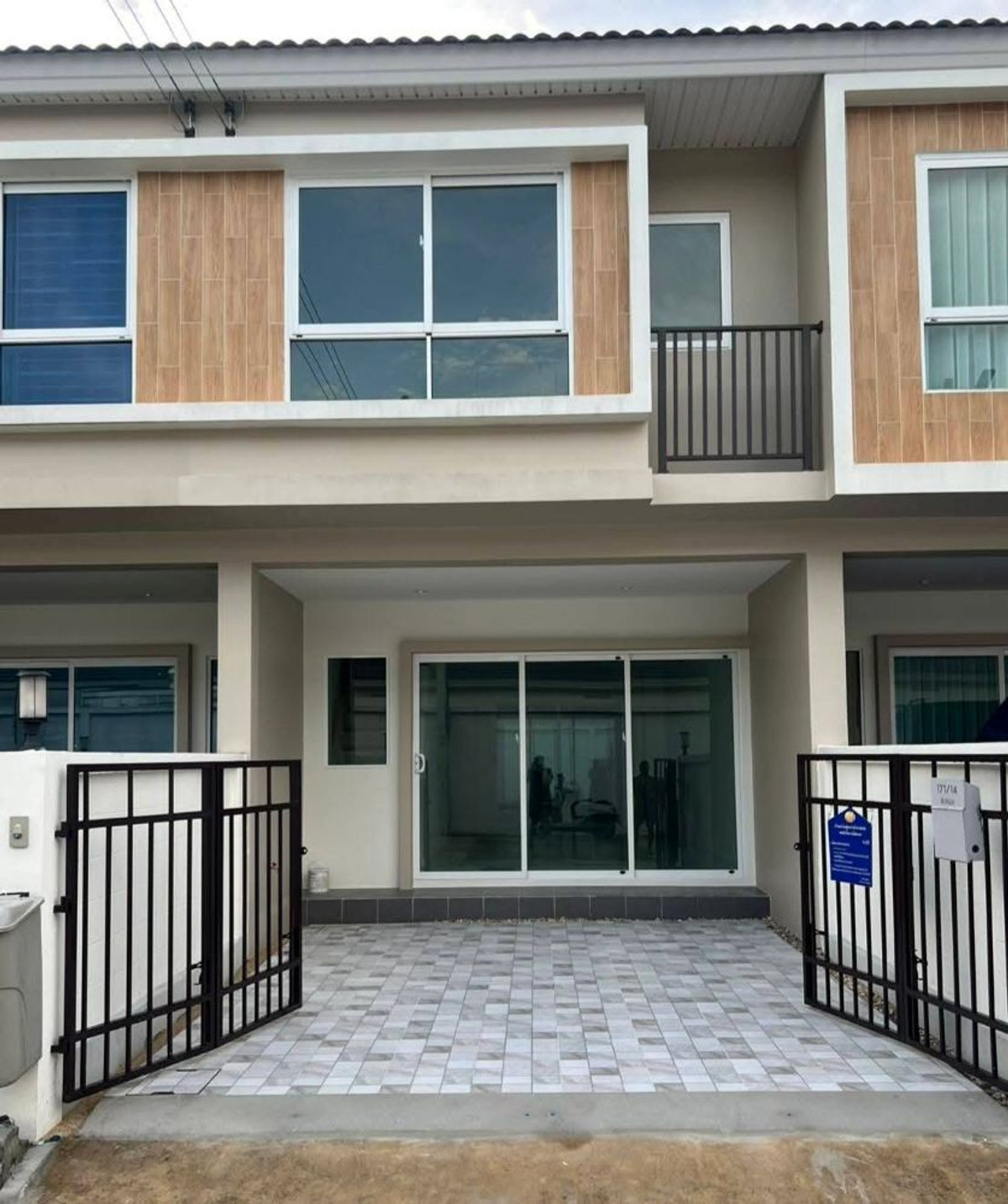 ให้เช่าบ้านทาวน์โฮม 2 ชั้น ( มือหนึ่ง ) โนโววิลล์ คลอง 1 ซอย รังสิต - นครนายก 19 20 ตร.ว. ธัญบุรี ใกล้เซียร์รังสิต ใกล้ฟิวเจอร์พาร์ครังสิต Loading...