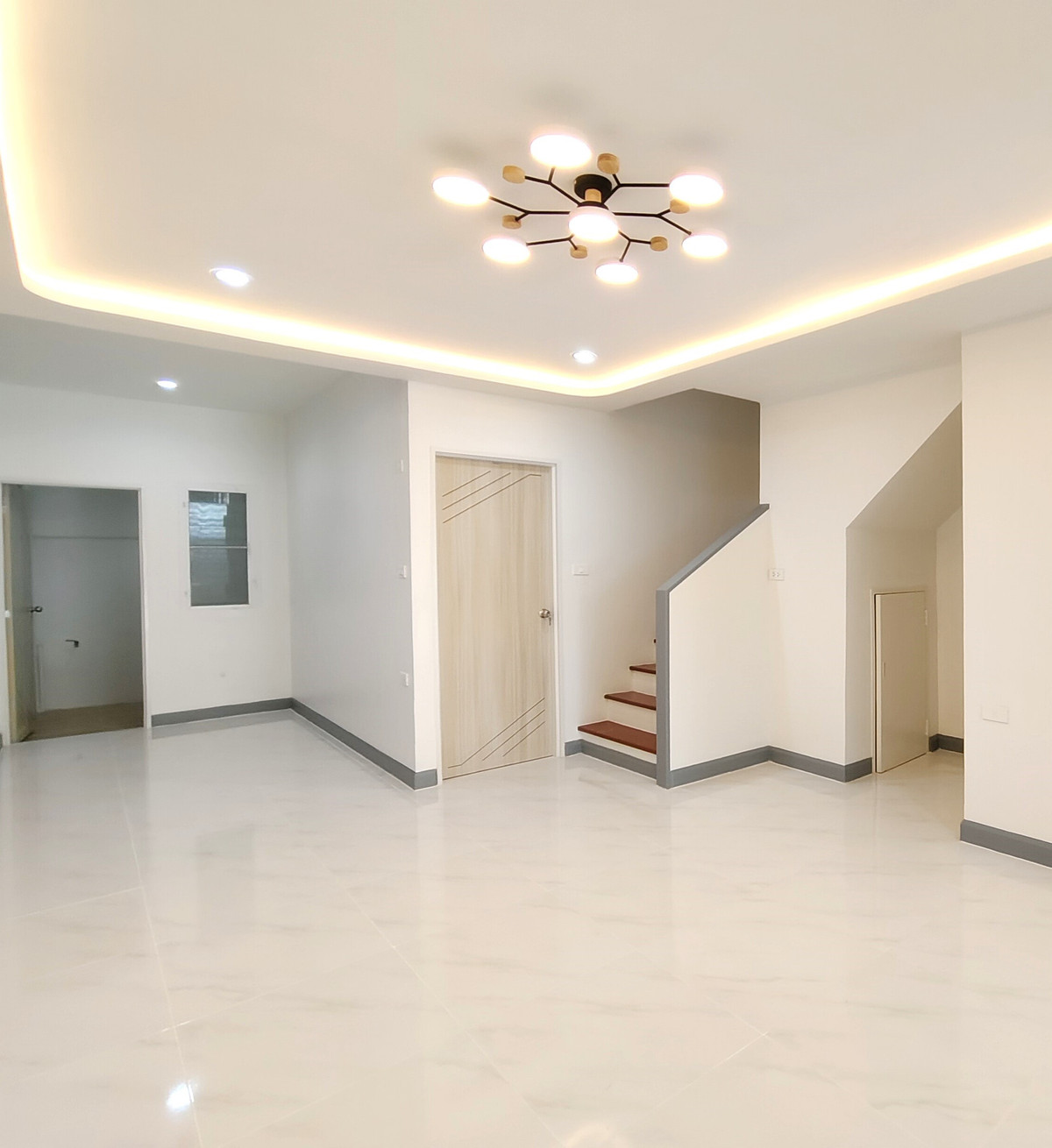 Cheap townhome, beautifully renovated, like getting a new home, I Leaf Town Village, Lam Luk Ka Khlong 3, excellent location, close to the BTS, close to the expressway. Loading...