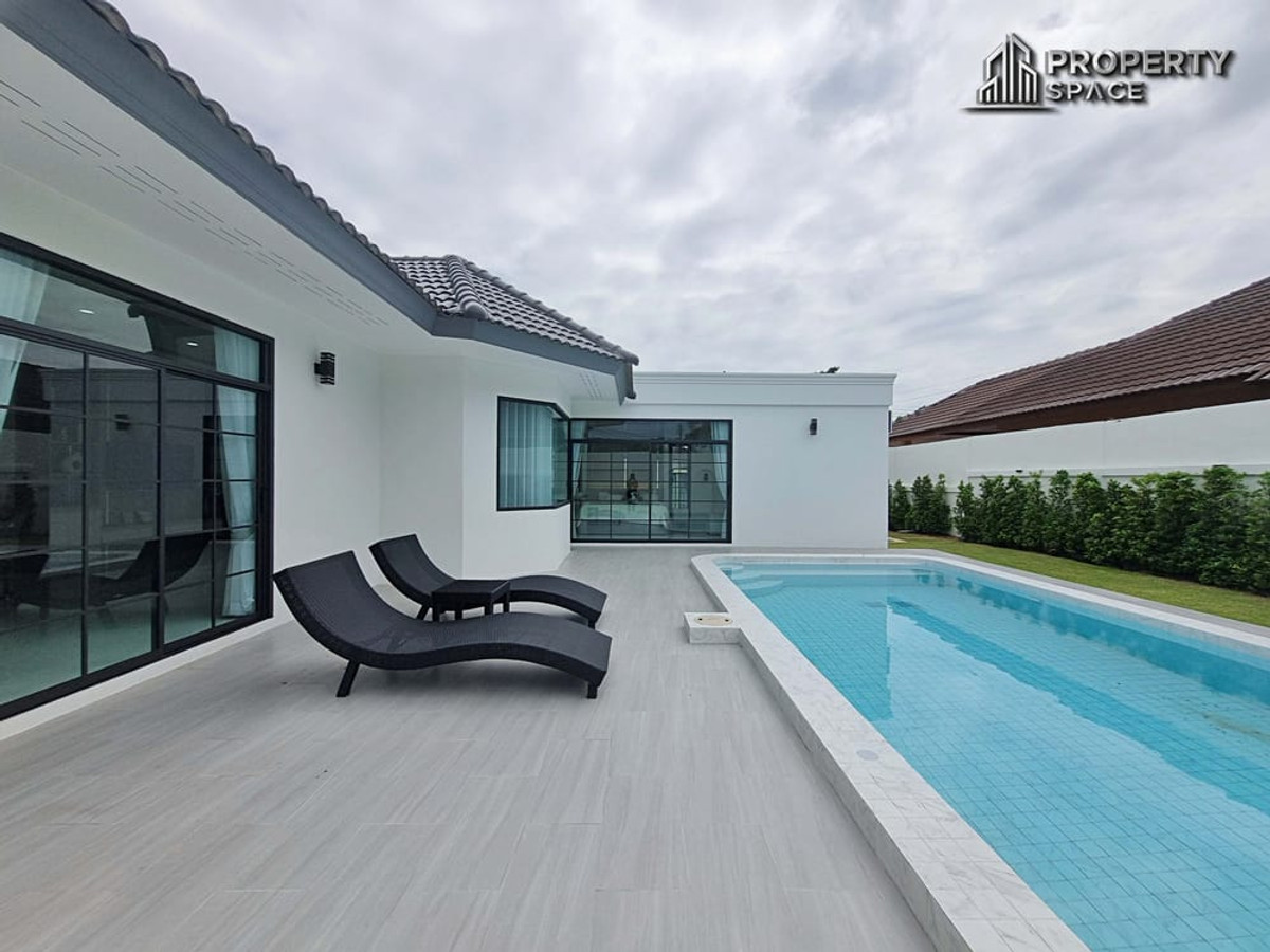 Near International School Spacious 4 Bedroom Pool Villa In East Pattaya For Sale Loading...