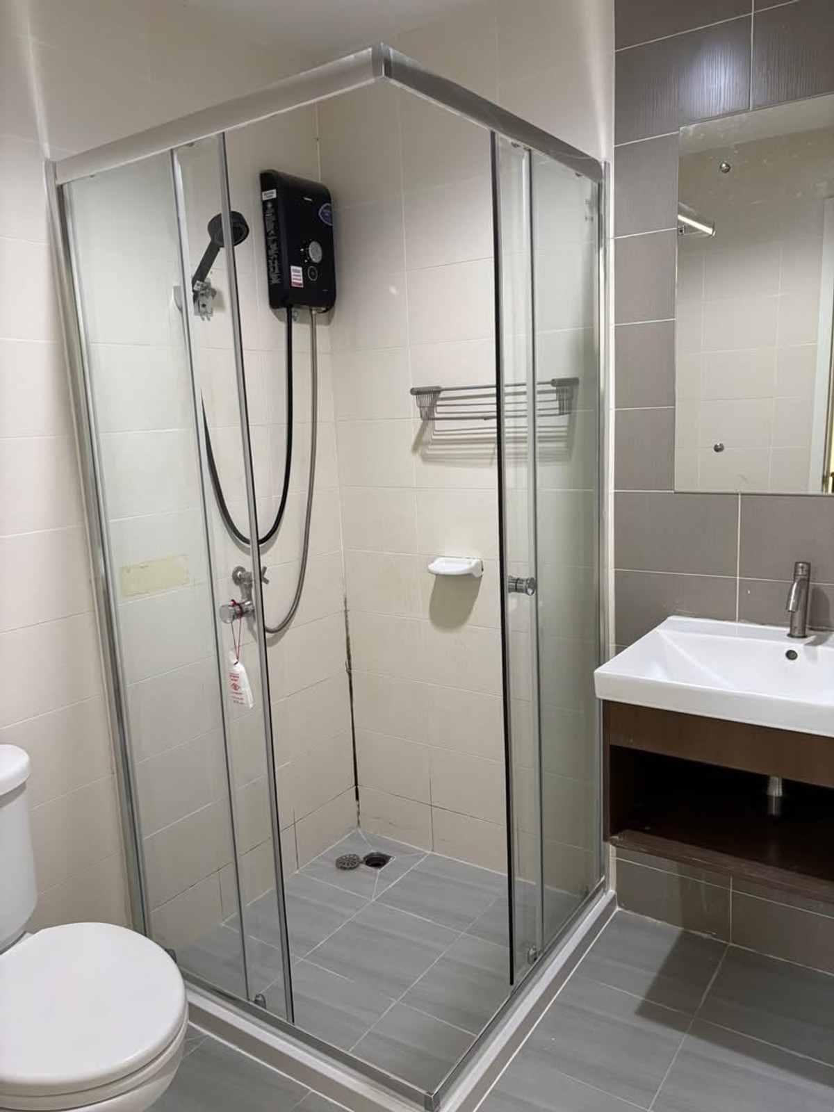 HousePattanakan, Srinakarin : P-2836 House in good location, convenient to travel, can enter and exit in many ways. For rent/Urgent sale! Townhome Pruksa Ville 57 Phatthanakan ready to move in.