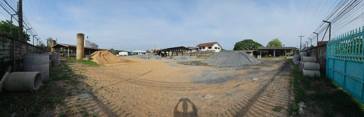 ขายที่ดินพร้อมบ้าน ใจกลางเมืองยโสธร ใกล้ห้างโลตัส ทำเลดี เดินทางสะดวก Loading...