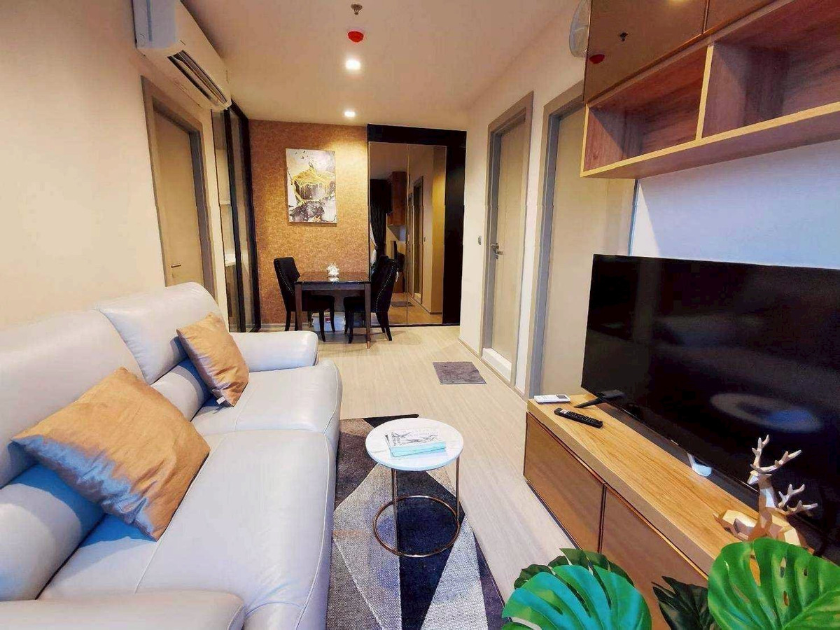 🏙️ Condo for Rent – Life Asoke-Rama 9 ✨ 🌆 31th Floor | Open Garden View & Stunning Asoke CBD Skyline Loading...