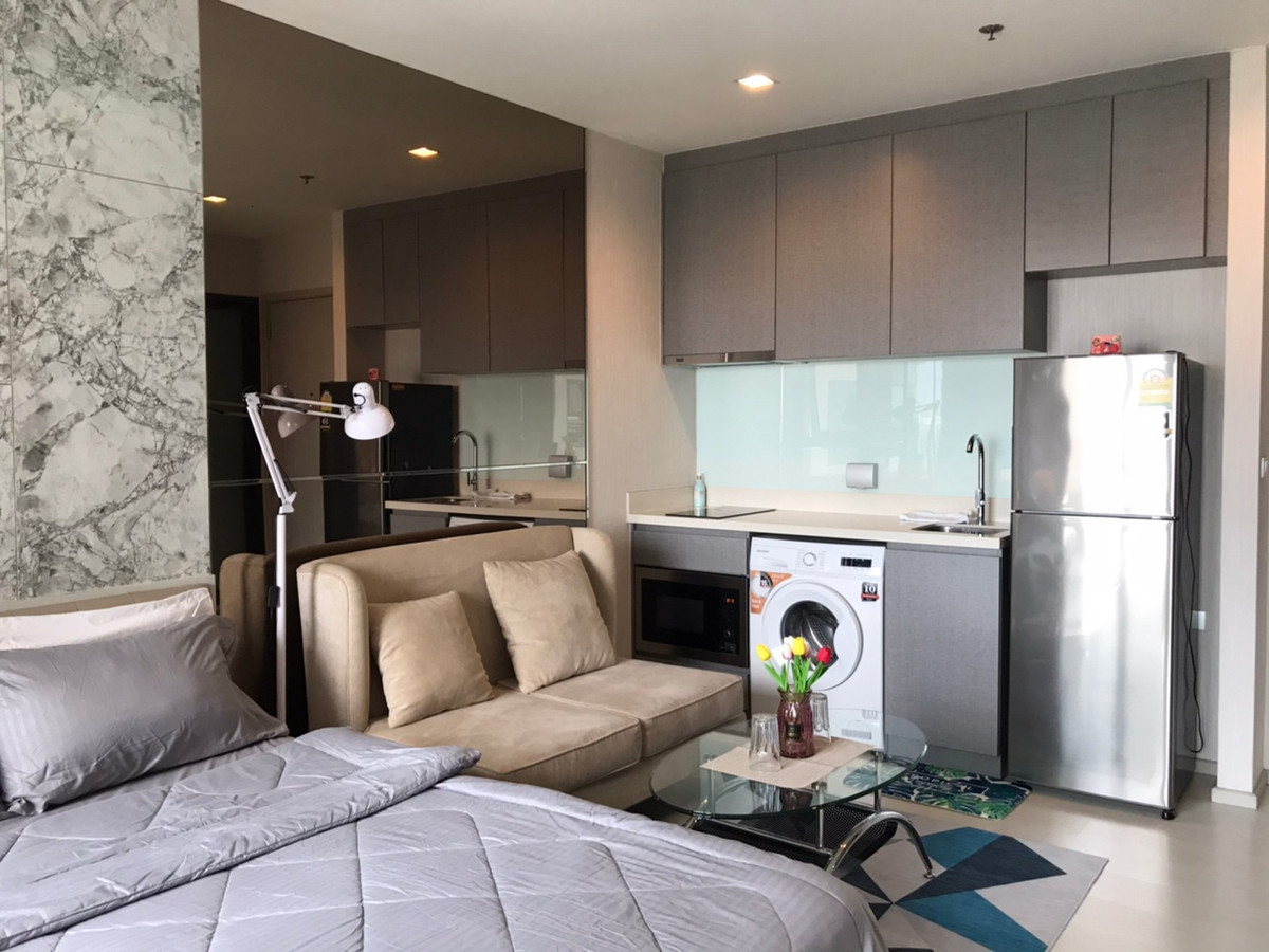 ขายถูกมาก คอนโด Rhythm Sukhumvit 36-38 วิวสระ ห้องสวย พร้อมอยู่ Loading...